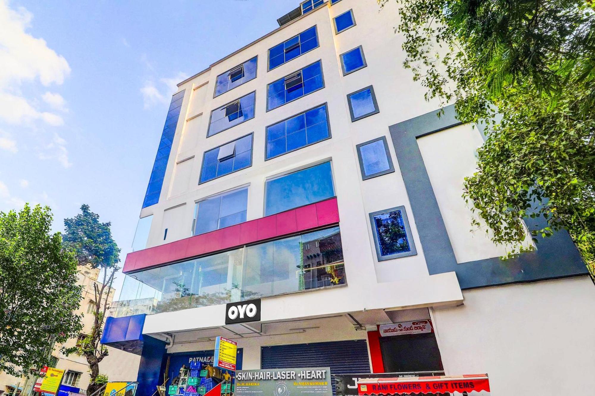 Super Townhouse Sr Nagar Rcc Premier 4*