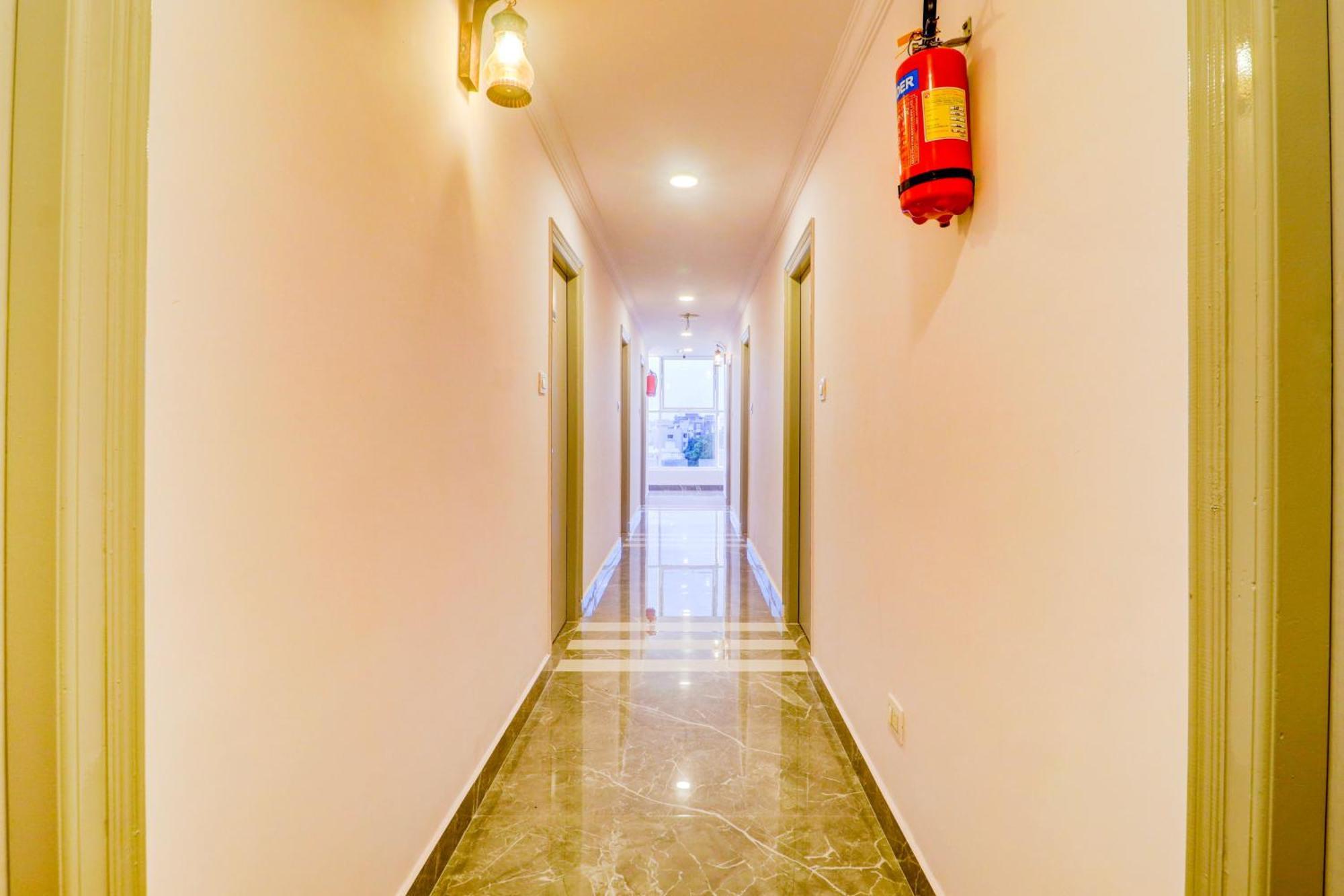 Super Townhouse Sr Nagar Rcc Premier 4*