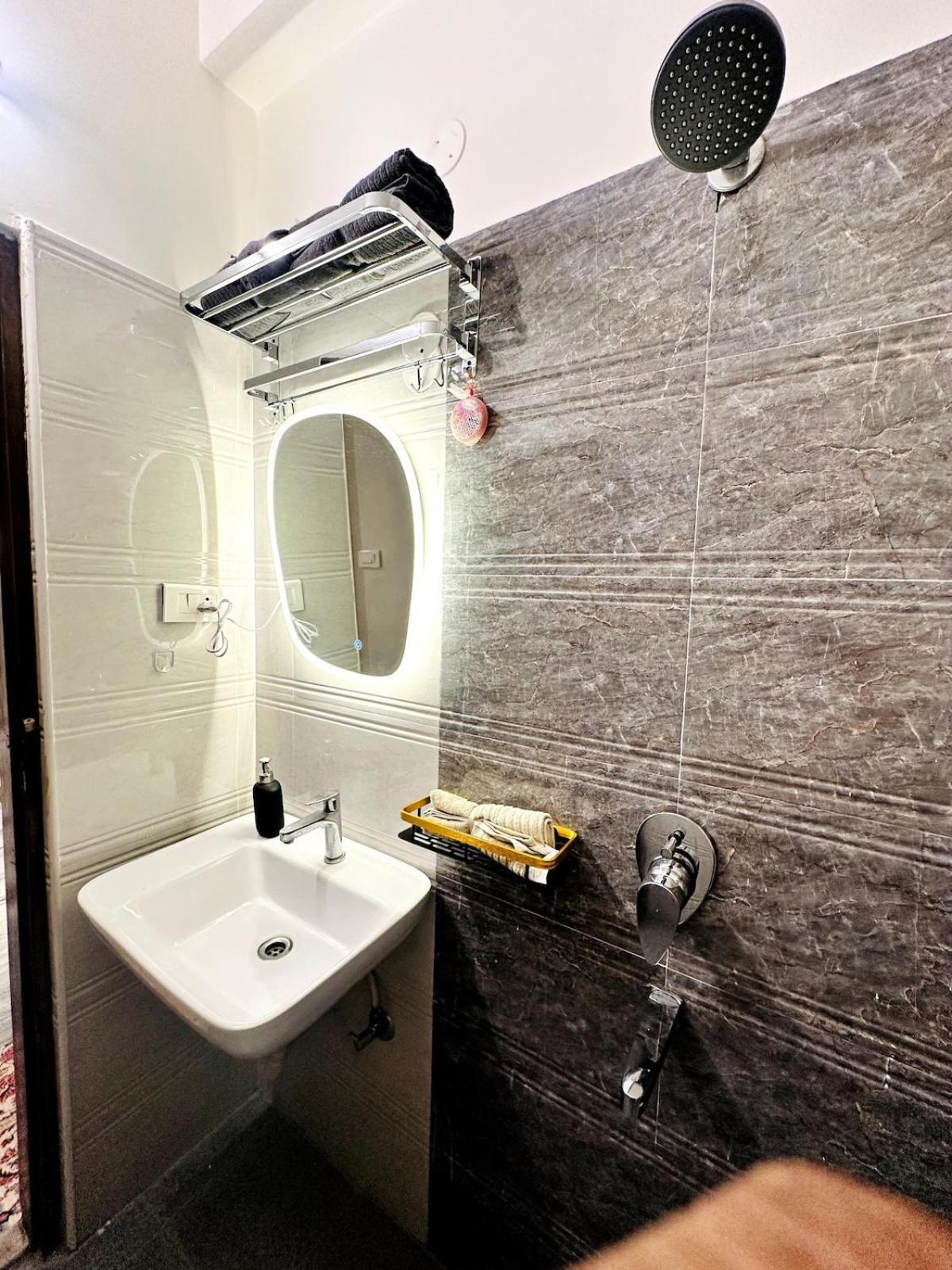 Apartment Luxurious 3bhk In Banjara Hills The Sujario *