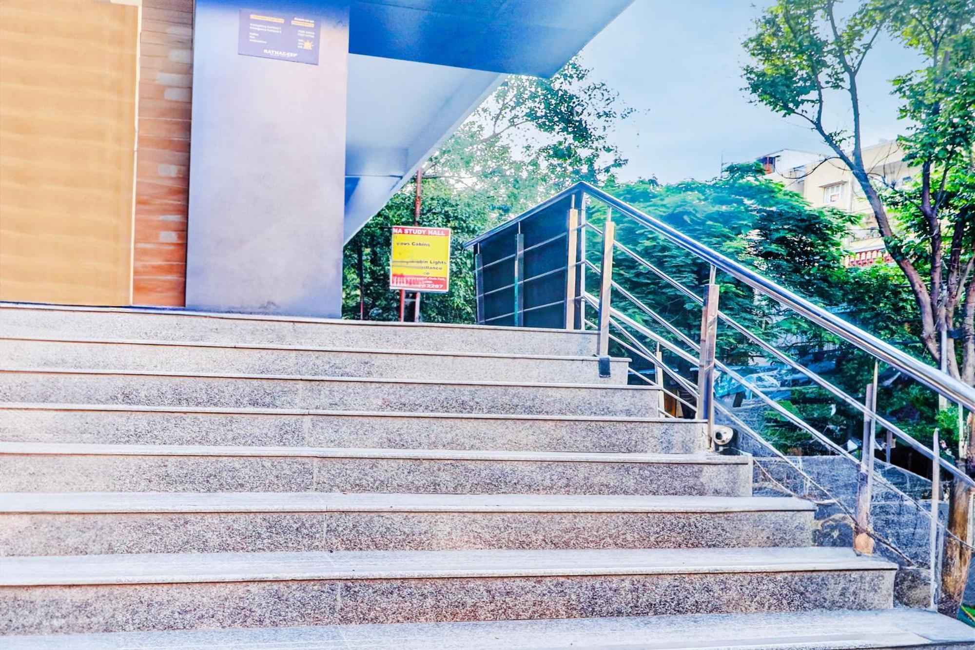 Super Townhouse Sr Nagar Rcc Premier 4*