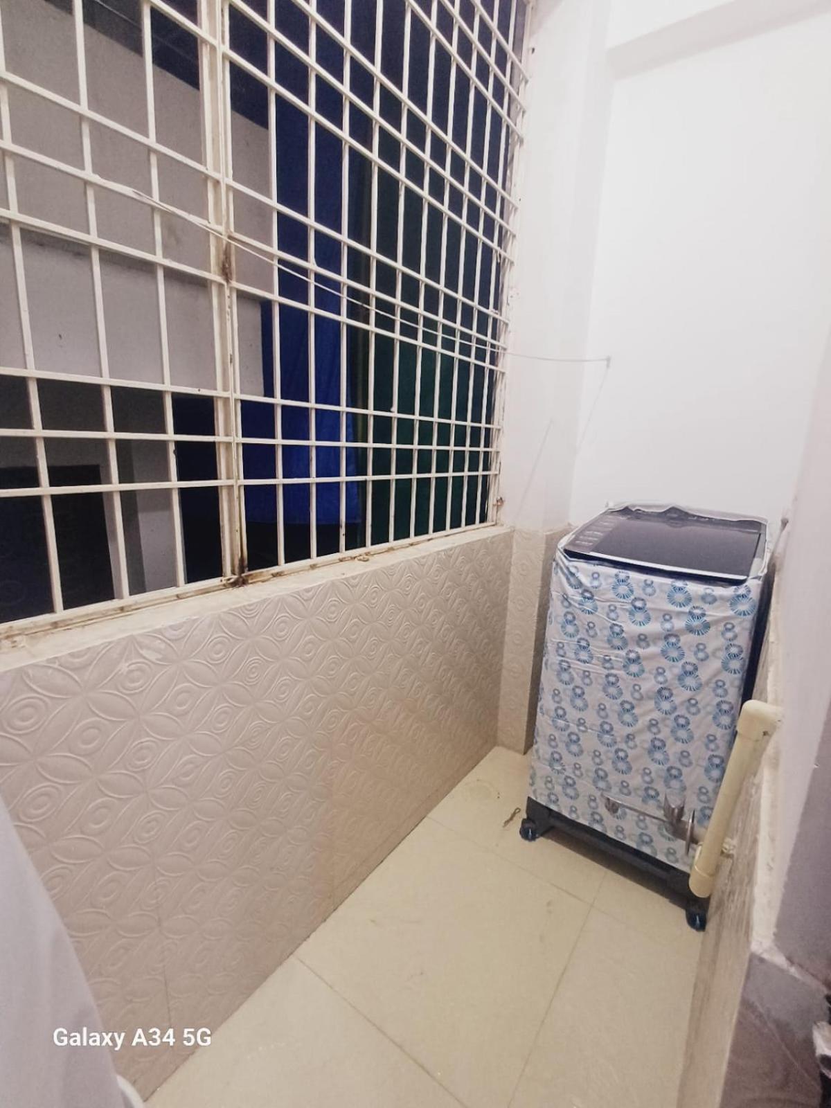 Awesome 3bhk With Balcony Apartamento
