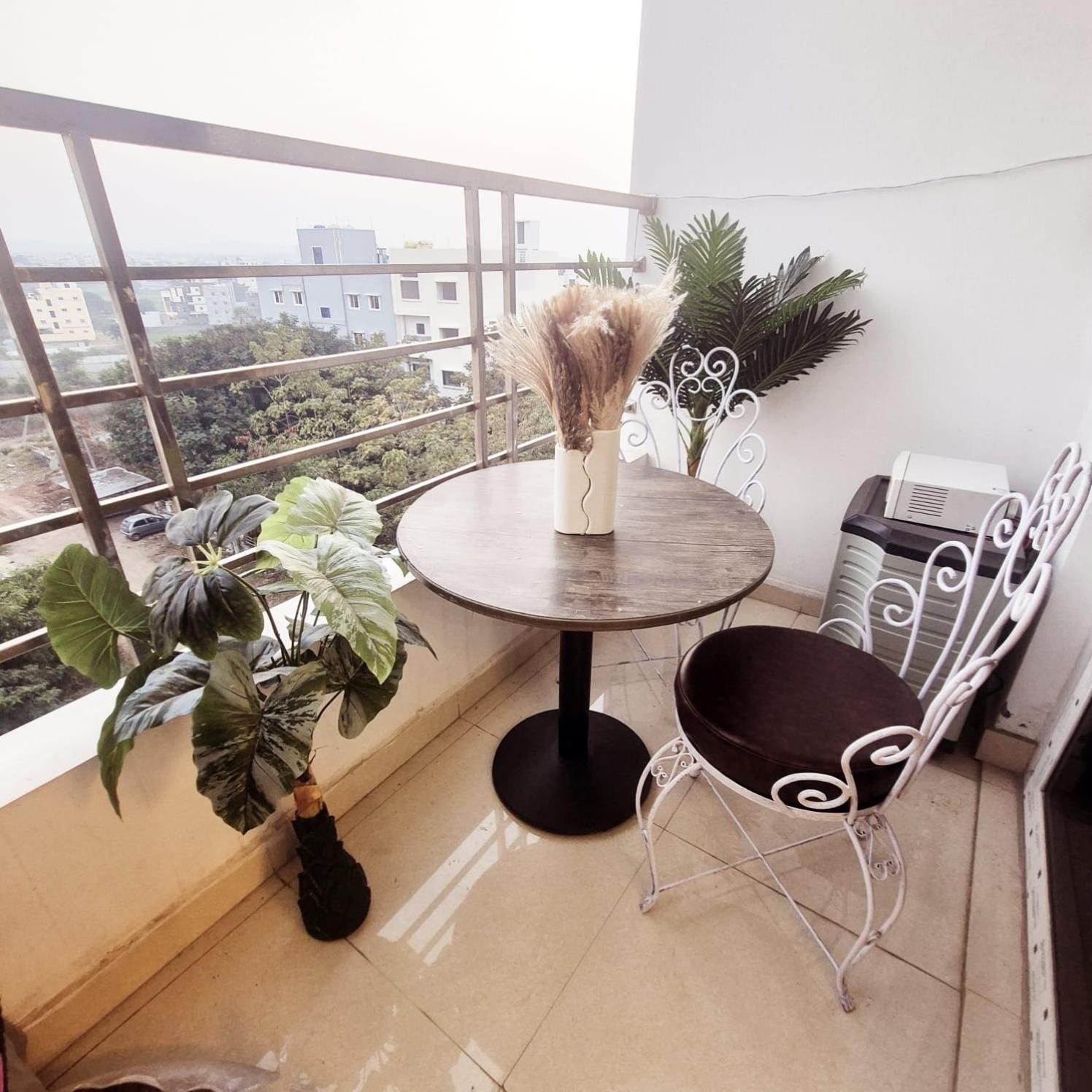 Awesome 3bhk With Balcony Apartamento *