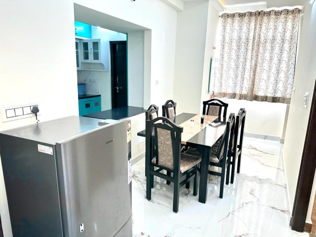 Apartment Servostay Kphb Phase 15 New Stunning 3 Bhk - 5th Floor With Private Parking *