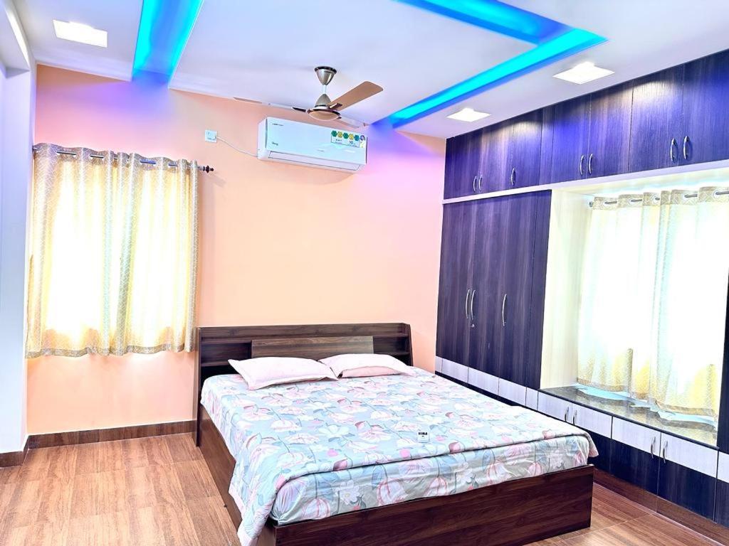 Servostay Kphb Phase 15 New Stunning 3 Bhk - 5th Floor With Private Parking