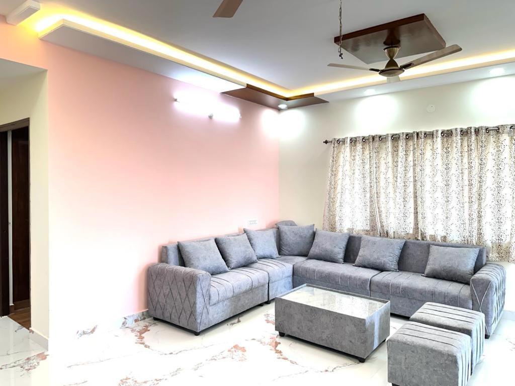 Apartment Servostay Kphb Phase 15 New Stunning 3 Bhk - 5th Floor With Private Parking *