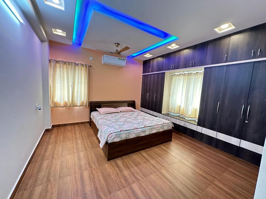 Servostay Kphb Phase 15 New Stunning 3 Bhk - 5th Floor With Private Parking Apartment Hyderabad