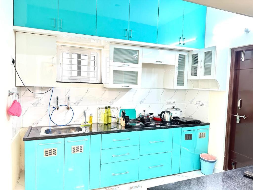 Apartment Servostay Kphb Phase 15 New Stunning 3 Bhk - 5th Floor With Private Parking *