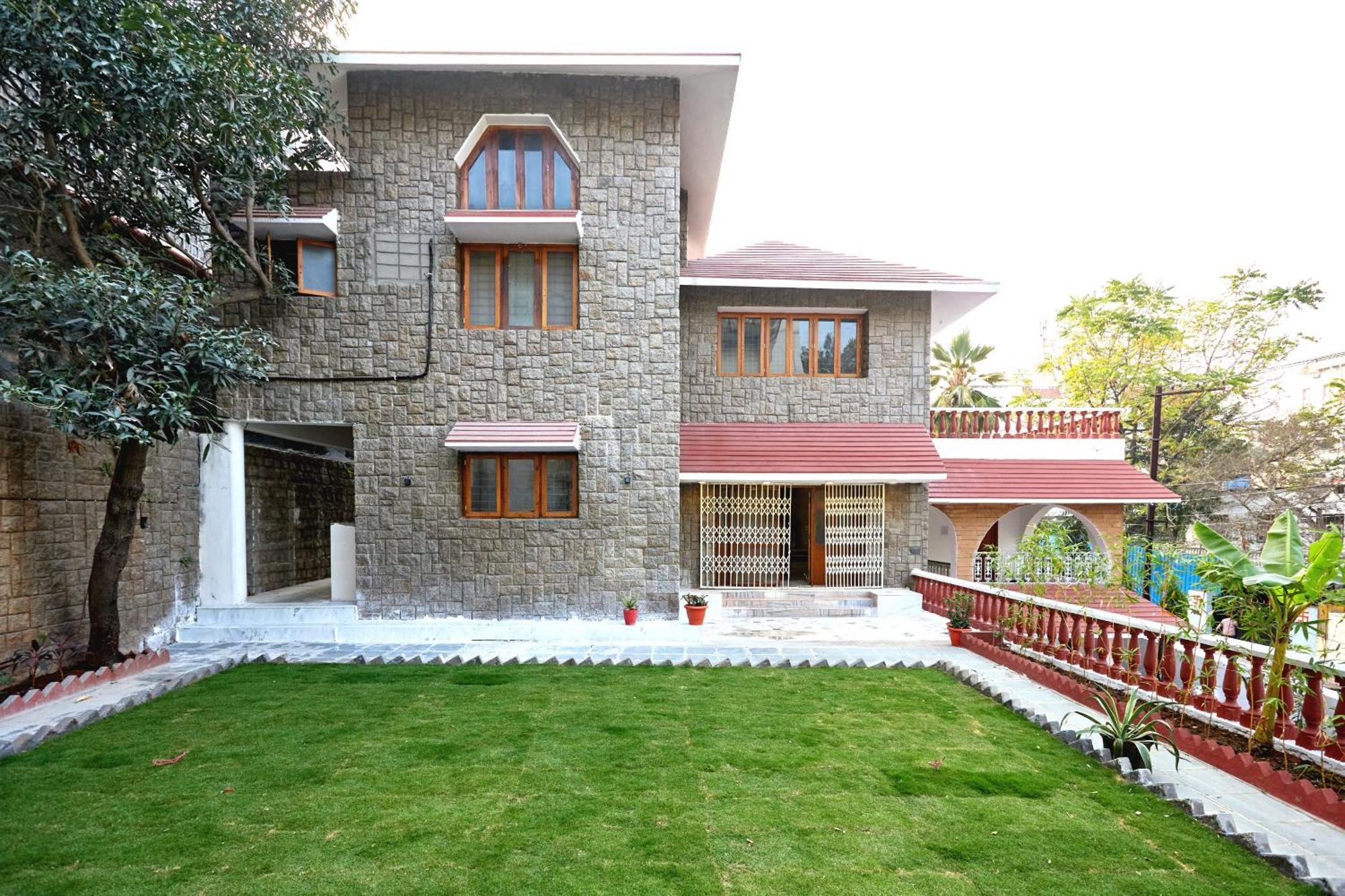 Villa Elegant - 3bhk Ac With Lawn Banjarahills Hyd Hyderabad