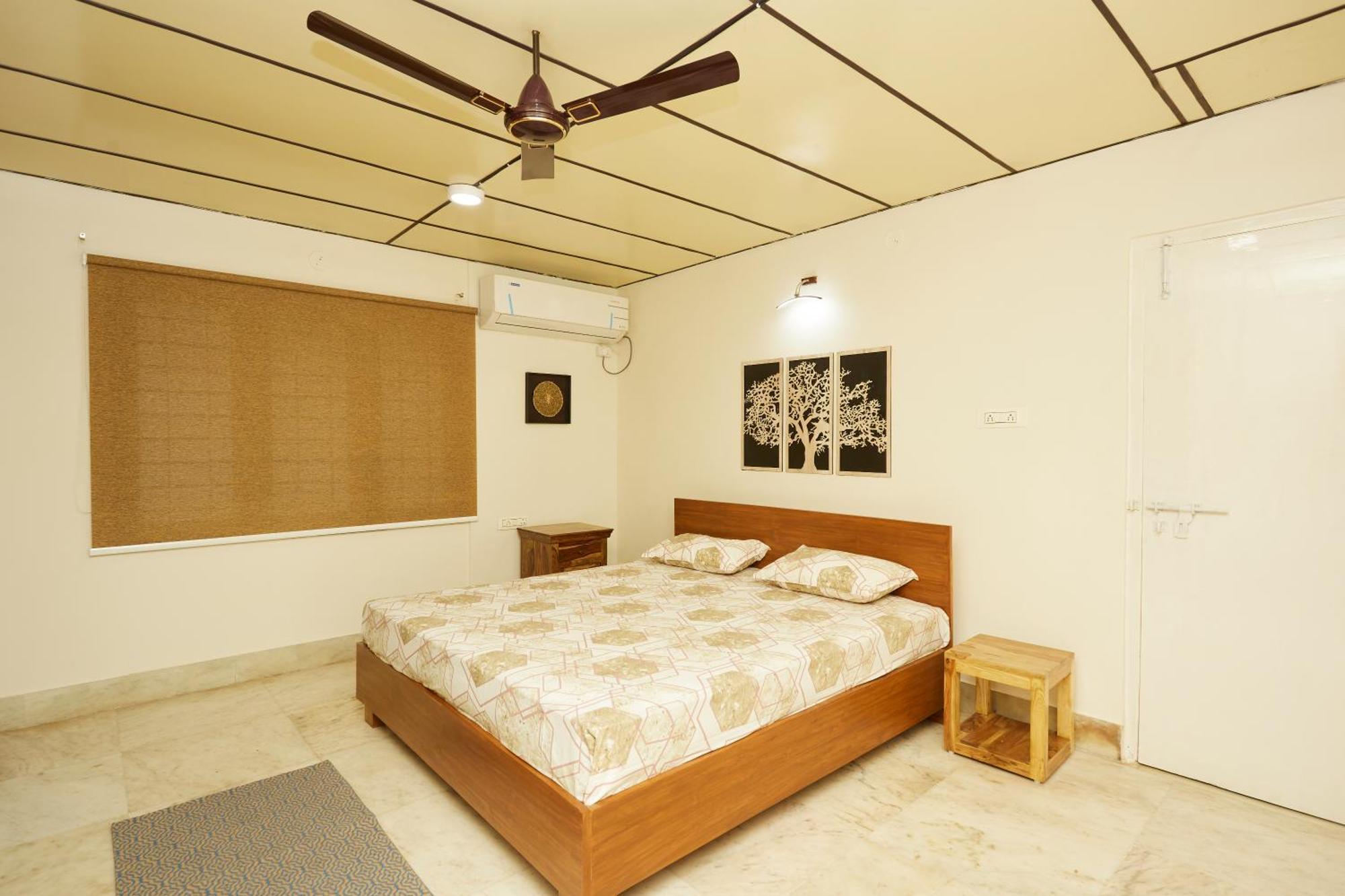 Villa Elegant - 3bhk Ac With Lawn Banjarahills Hyd *