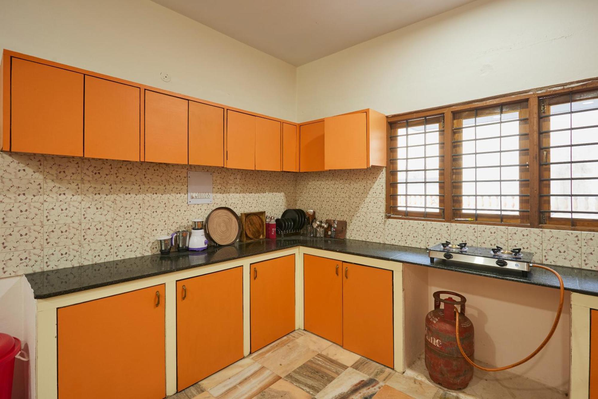 Villa Elegant - 3bhk Ac With Lawn Banjarahills Hyd Hyderabad