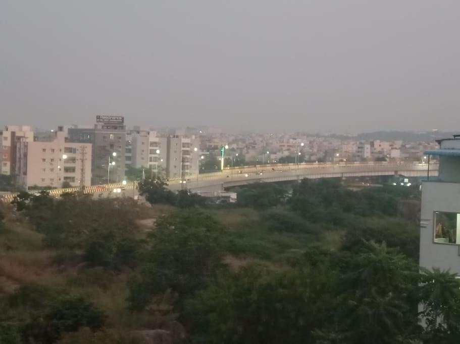 Apartment Servostay Kphb Phase 15 New Stunning 3 Bhk - 5th Floor With Private Parking *