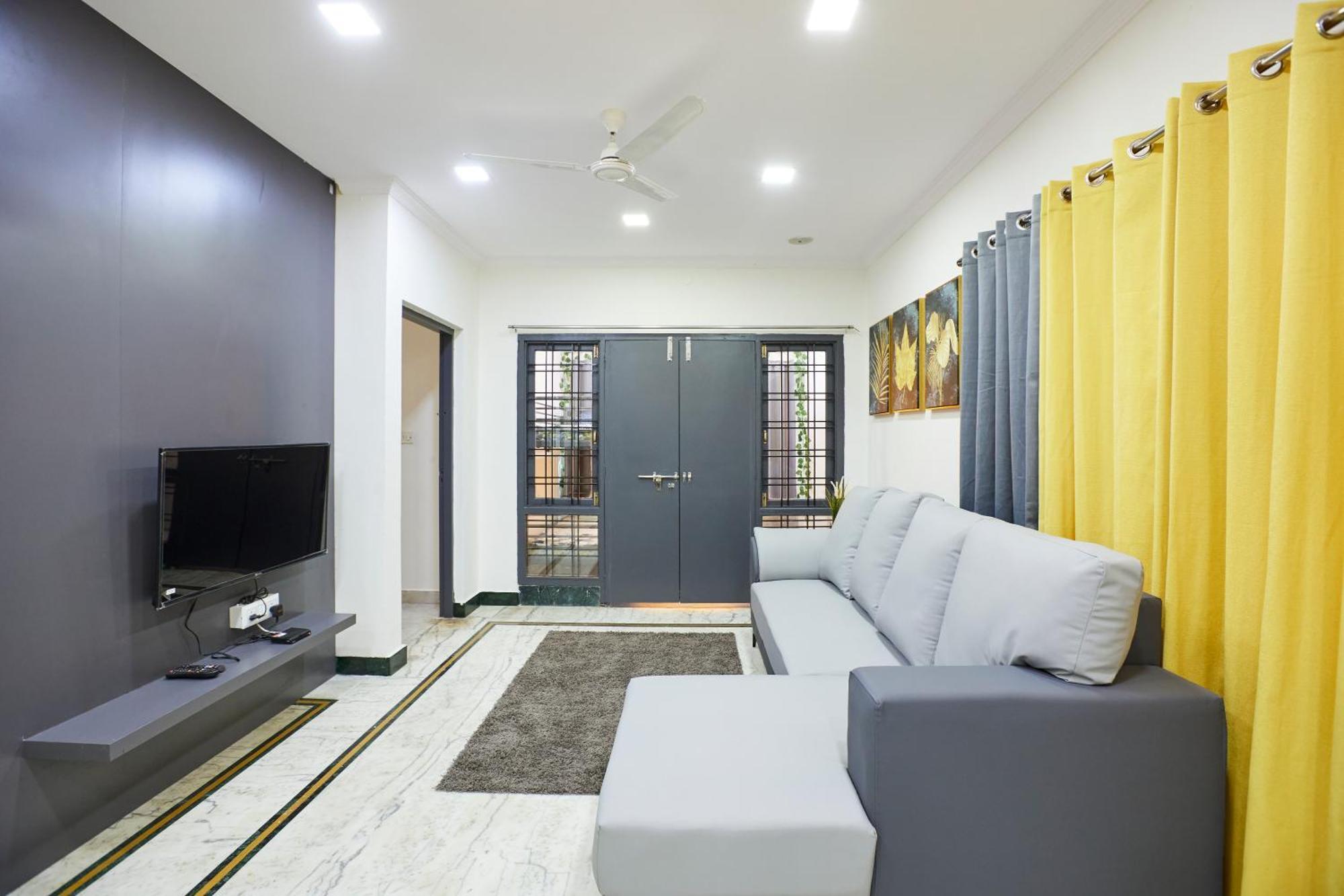 Stylish 1.5 Bhk A/c At Banjarahills Near Carehospitals Apartment Hyderabad