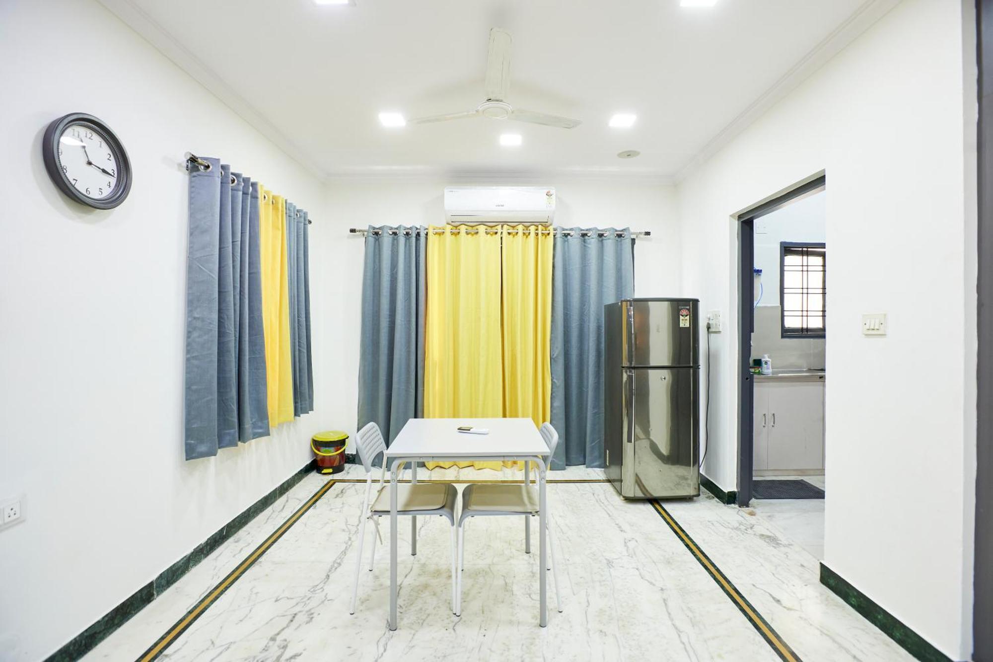 Stylish 1.5 Bhk A/c At Banjarahills Near Carehospitals Hyderabad