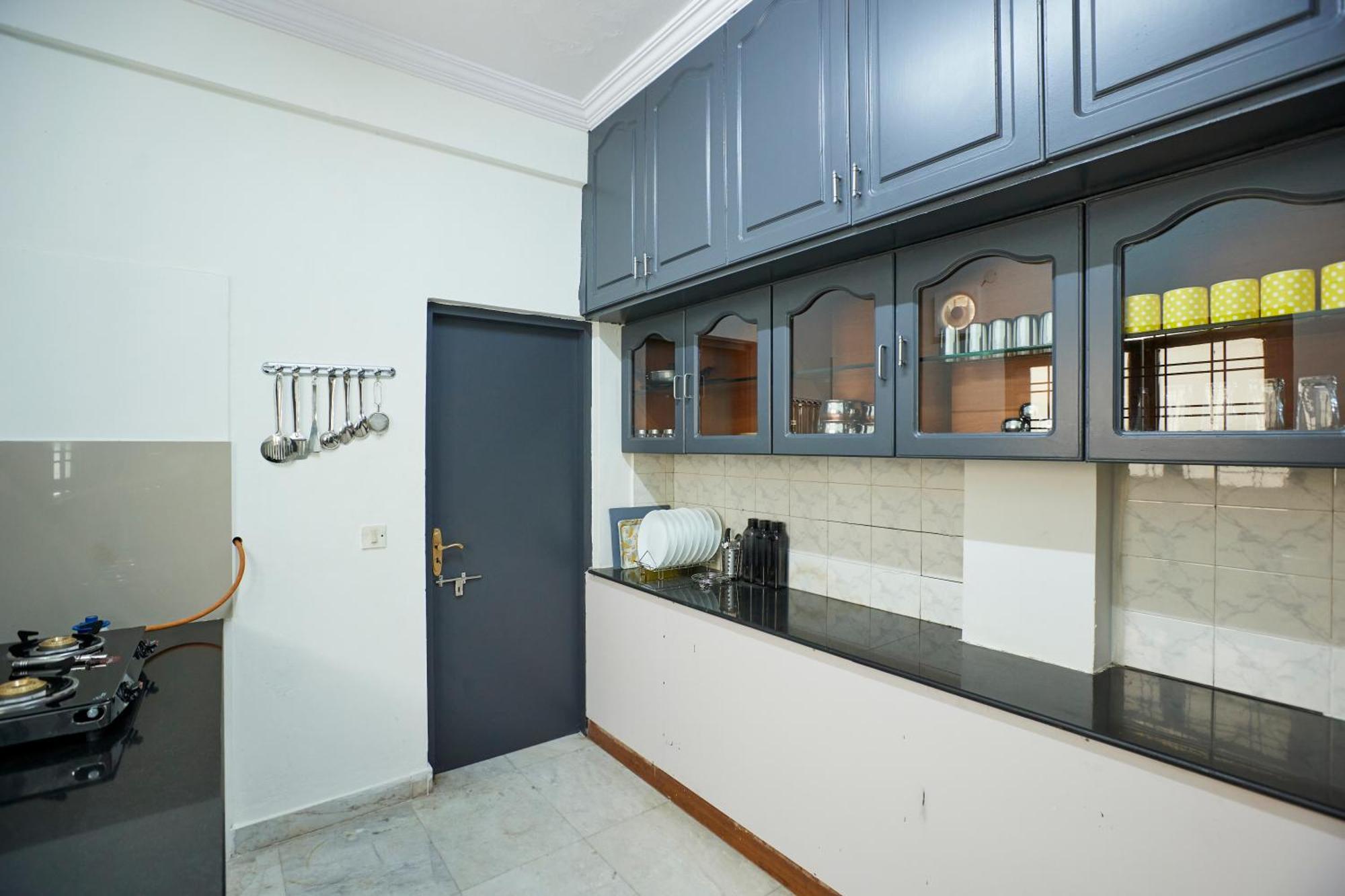 Stylish 1.5 Bhk A/c At Banjarahills Near Carehospitals * Hyderabad