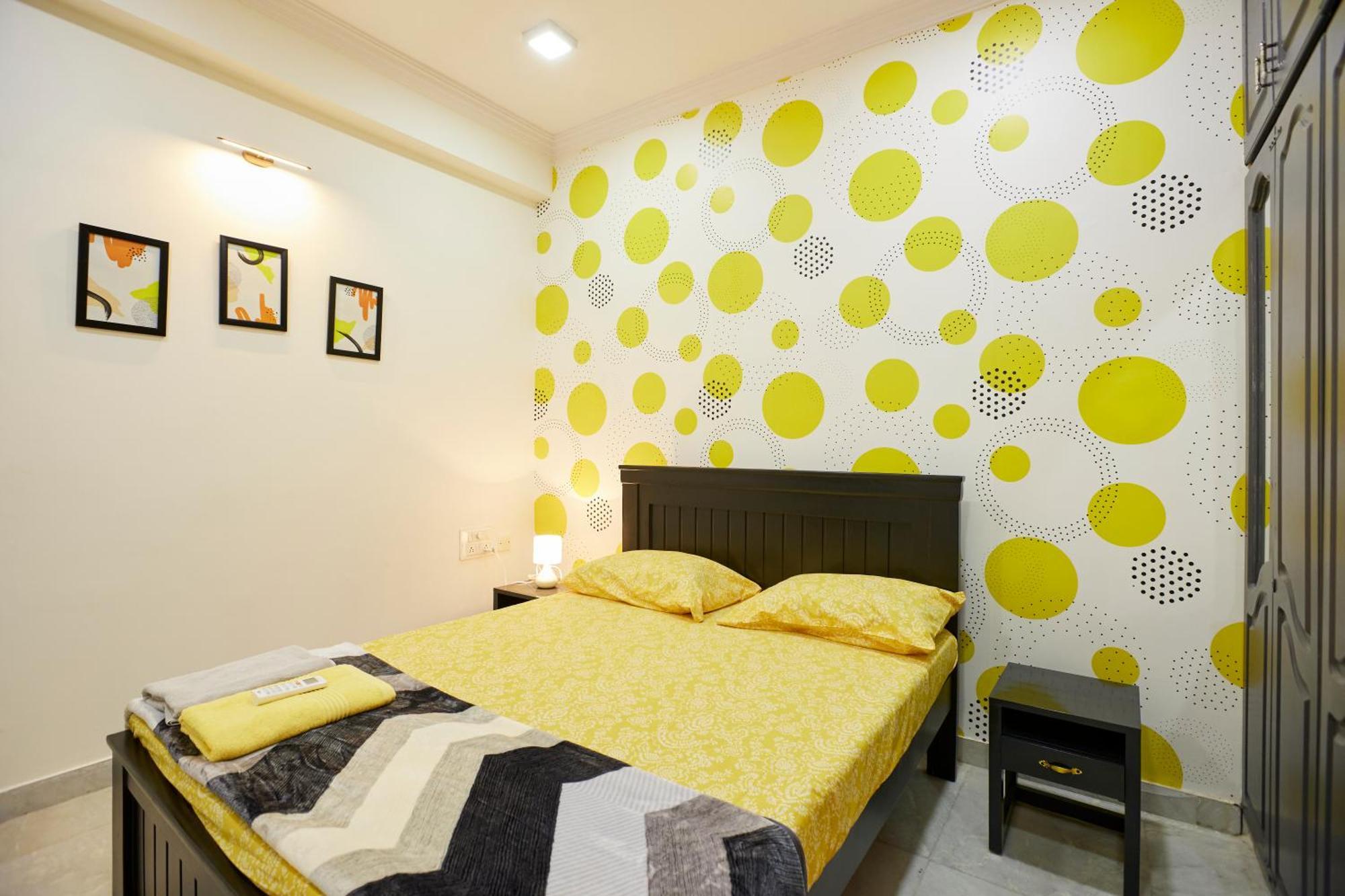 Apartment Stylish 1.5 Bhk A/c At Banjarahills Near Carehospitals Hyderabad