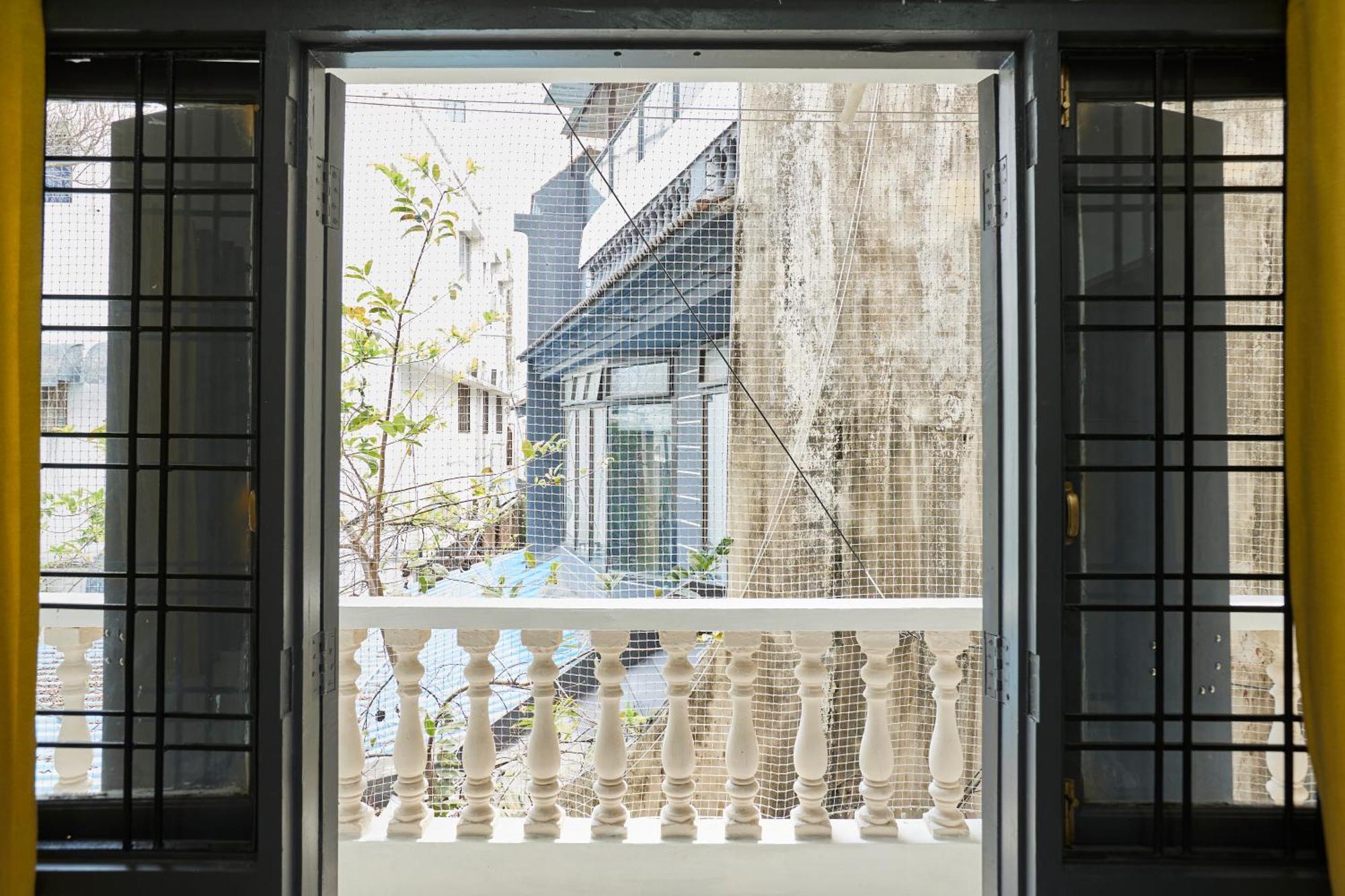 Stylish 1.5 Bhk A/c At Banjarahills Near Carehospitals Apartment Hyderabad
