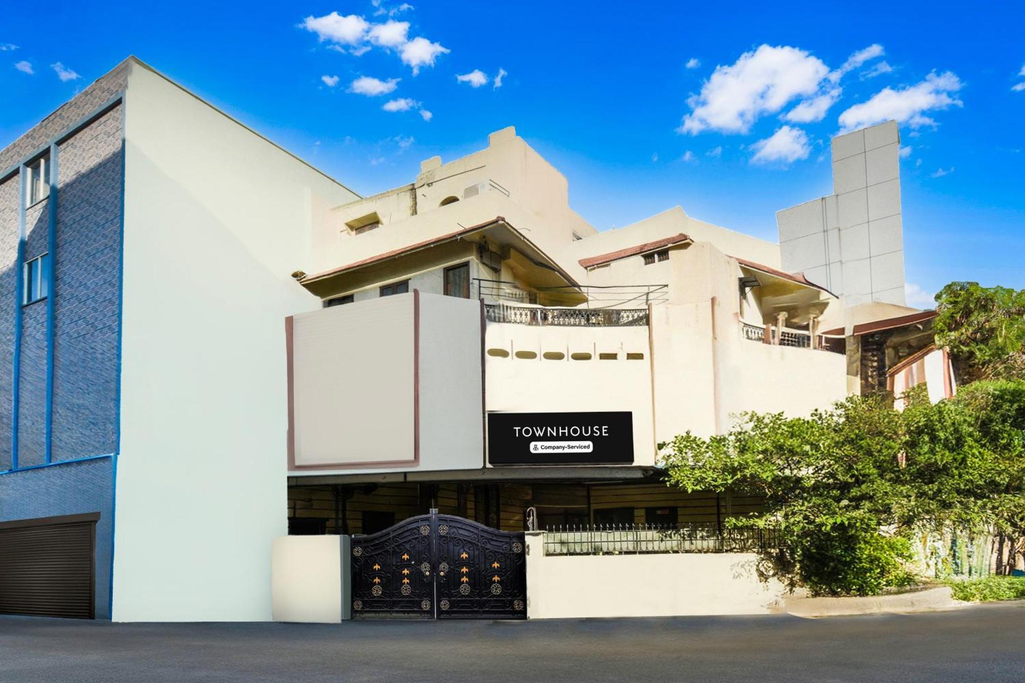 Super Townhouse Townvilla Hotel