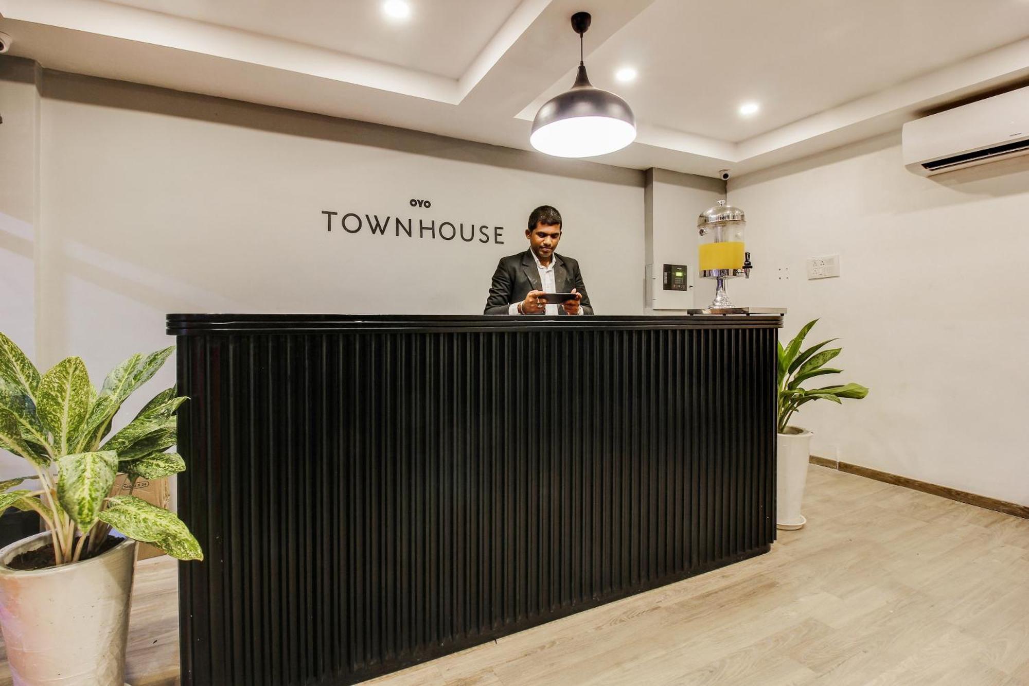 Super Townhouse 359 Begumpet Near Hotel Hyderabad