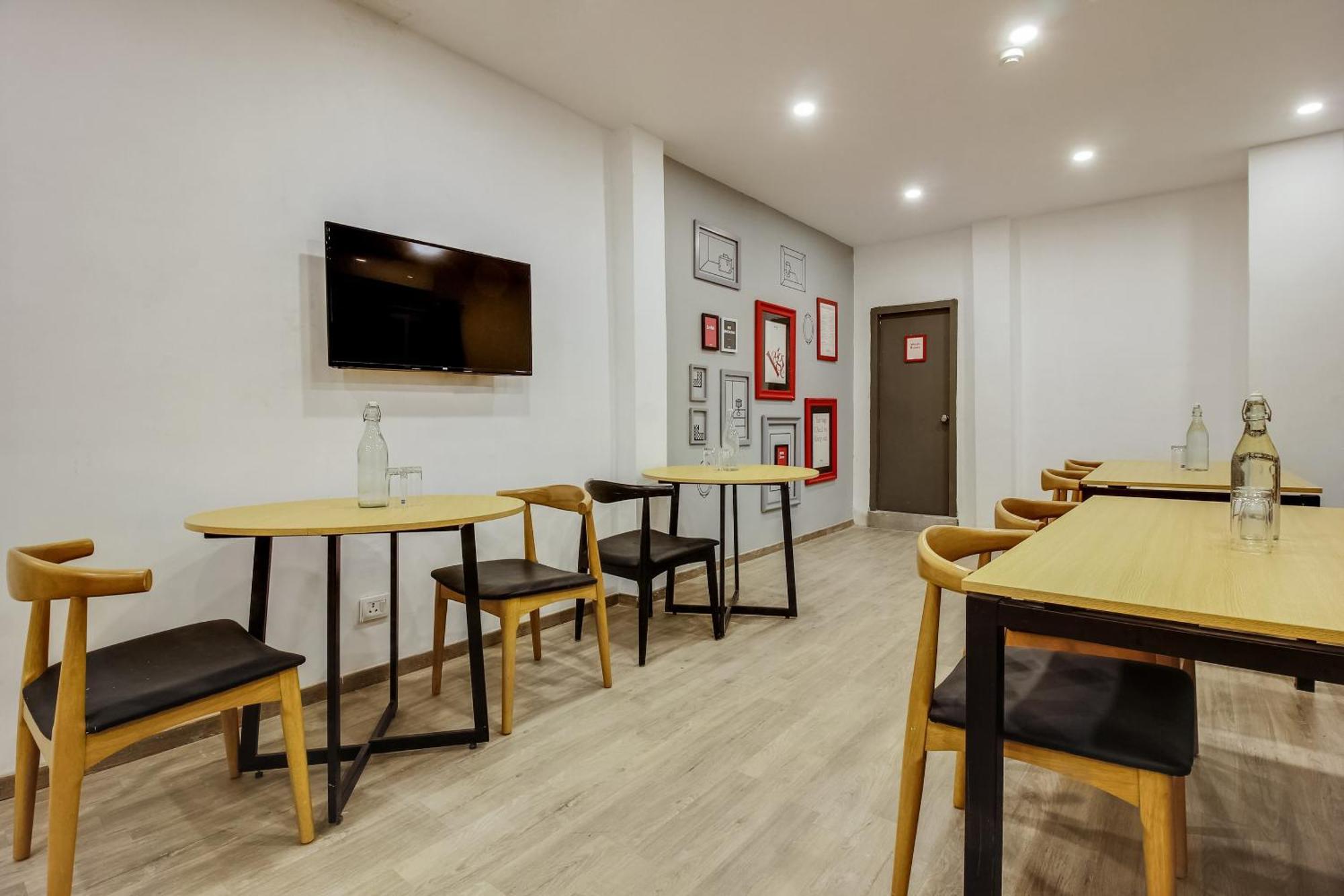 Super Townhouse 359 Begumpet Near Hotel 4*