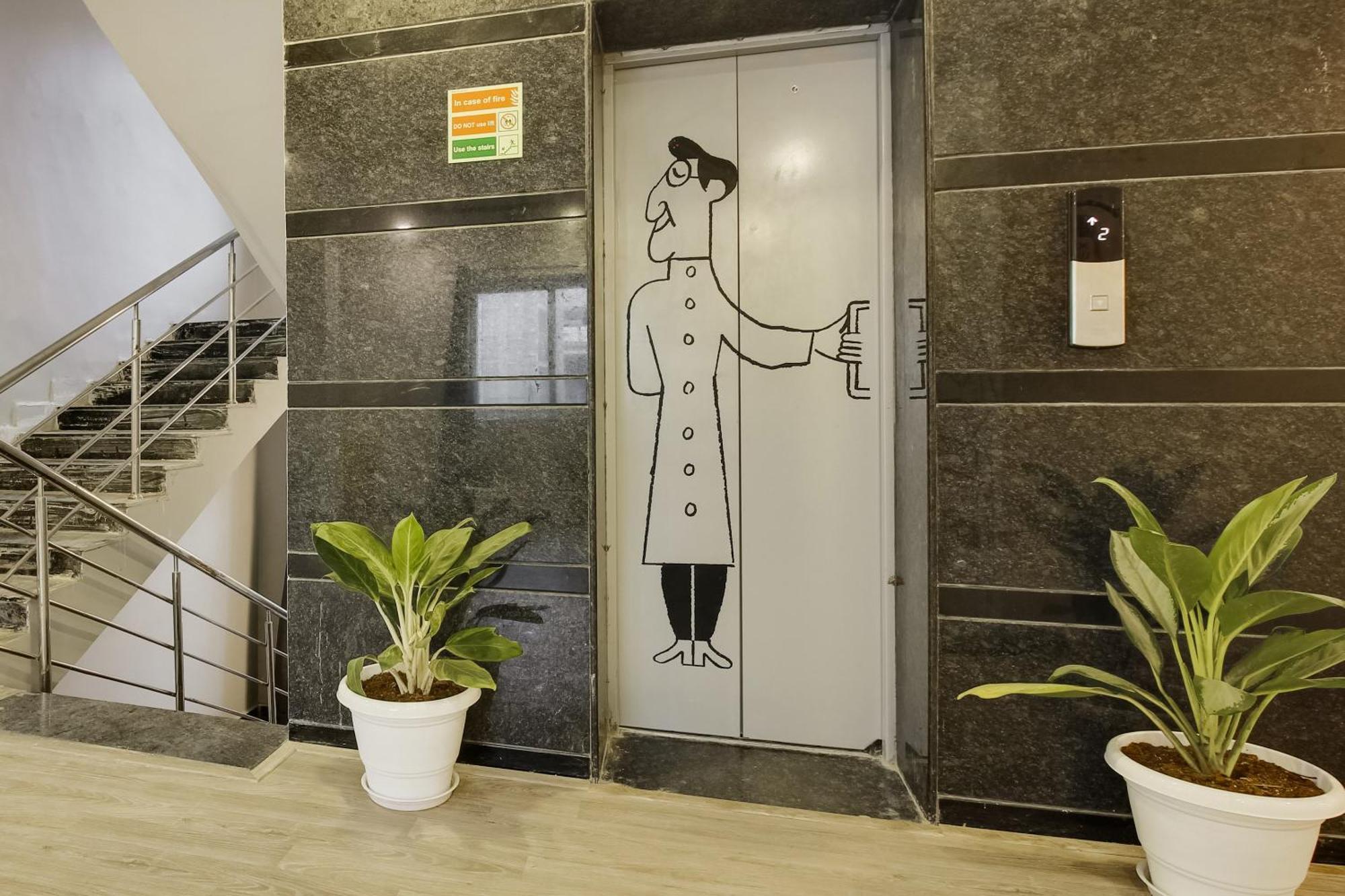 Super Townhouse 359 Begumpet Near Hotel