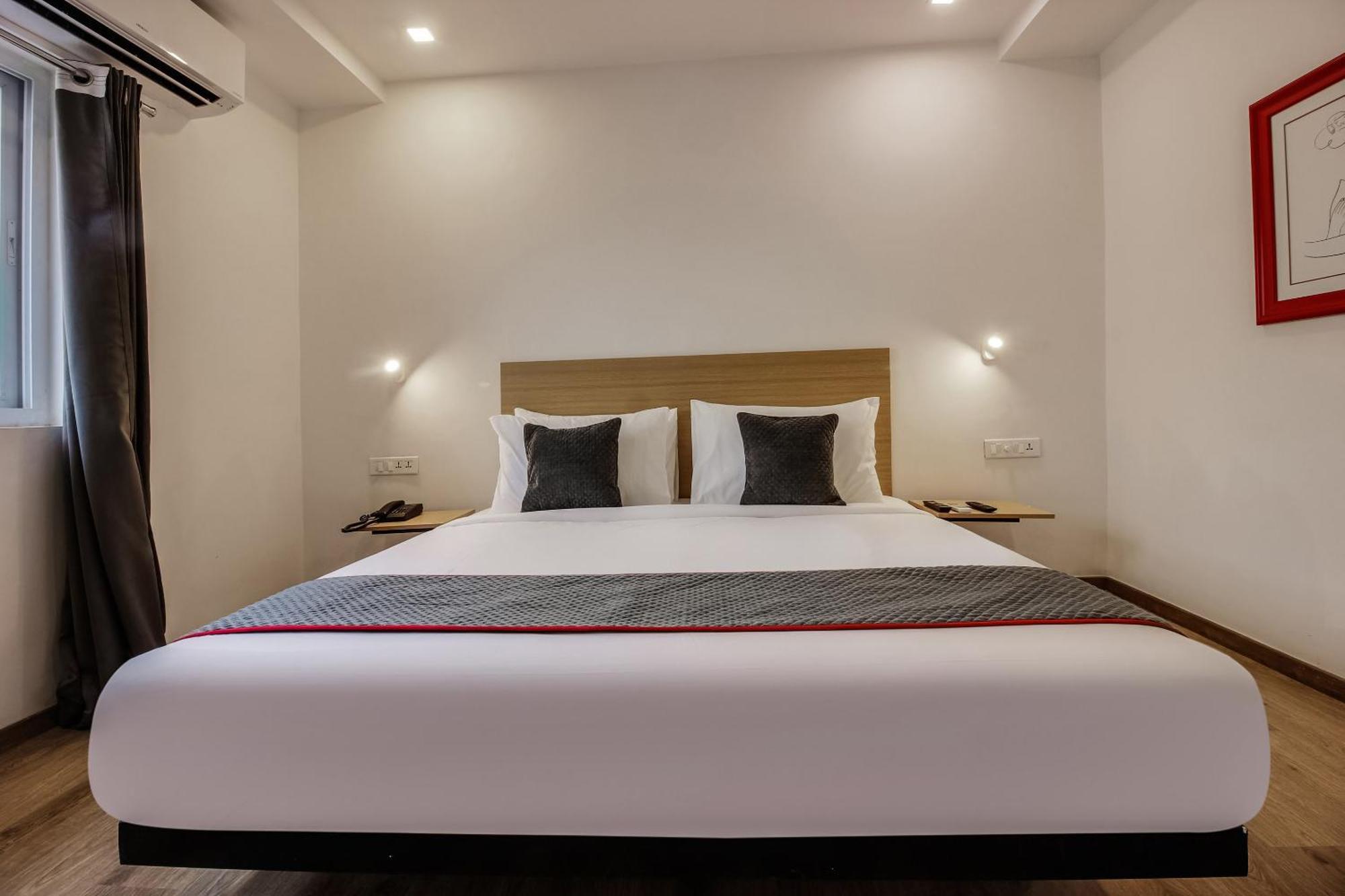 Super Townhouse 359 Begumpet Near 4*