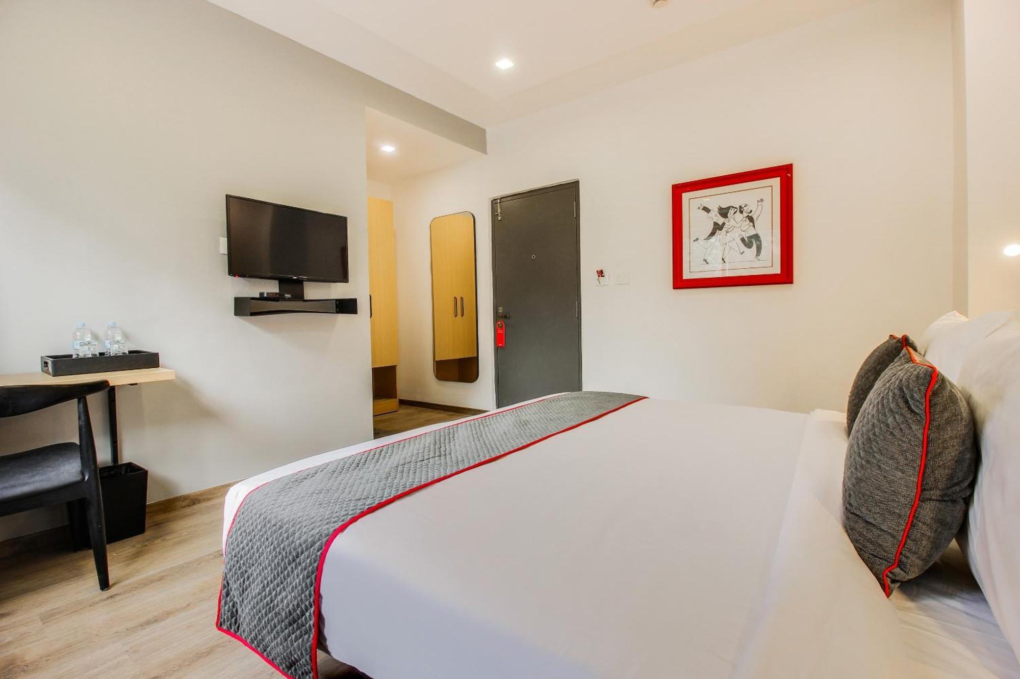 Super Townhouse 359 Begumpet Near