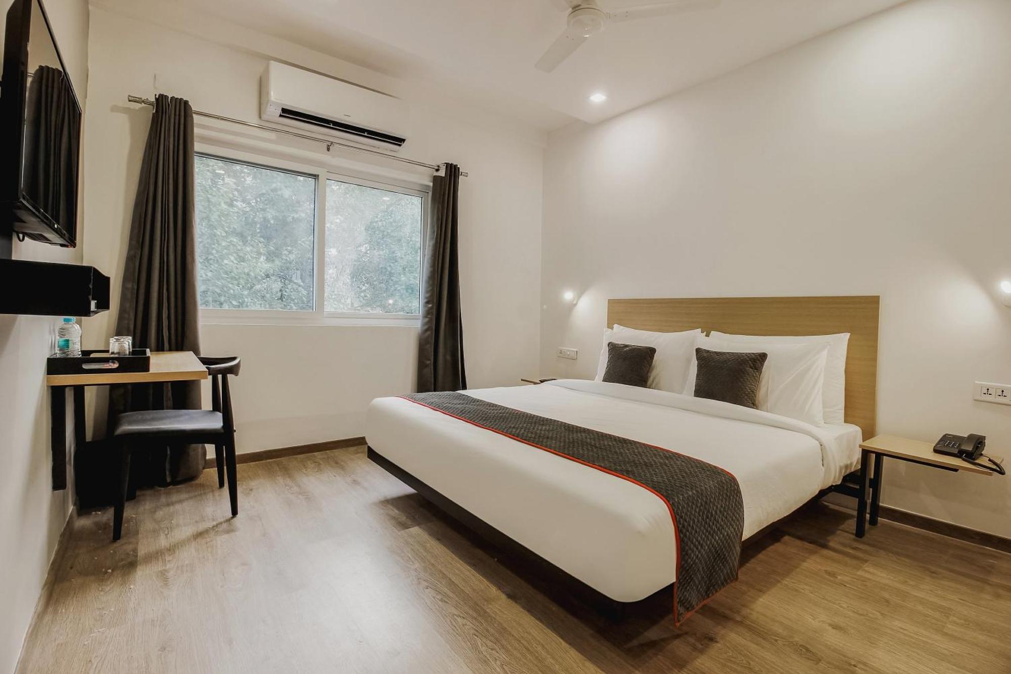 Super Townhouse 359 Begumpet Near Hotel