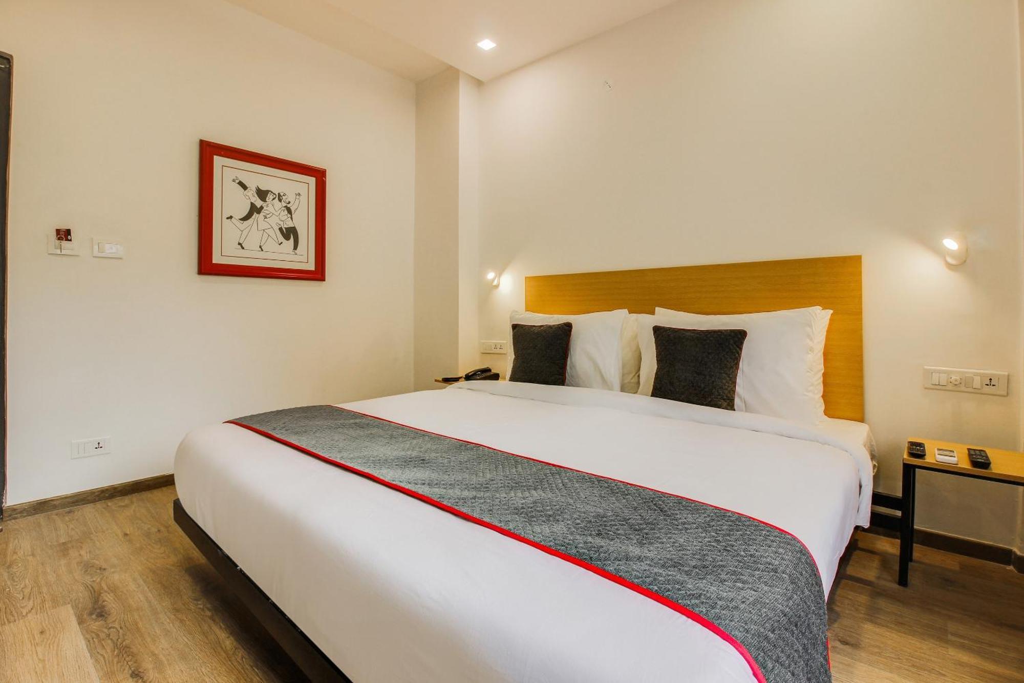Super Townhouse 359 Begumpet Near