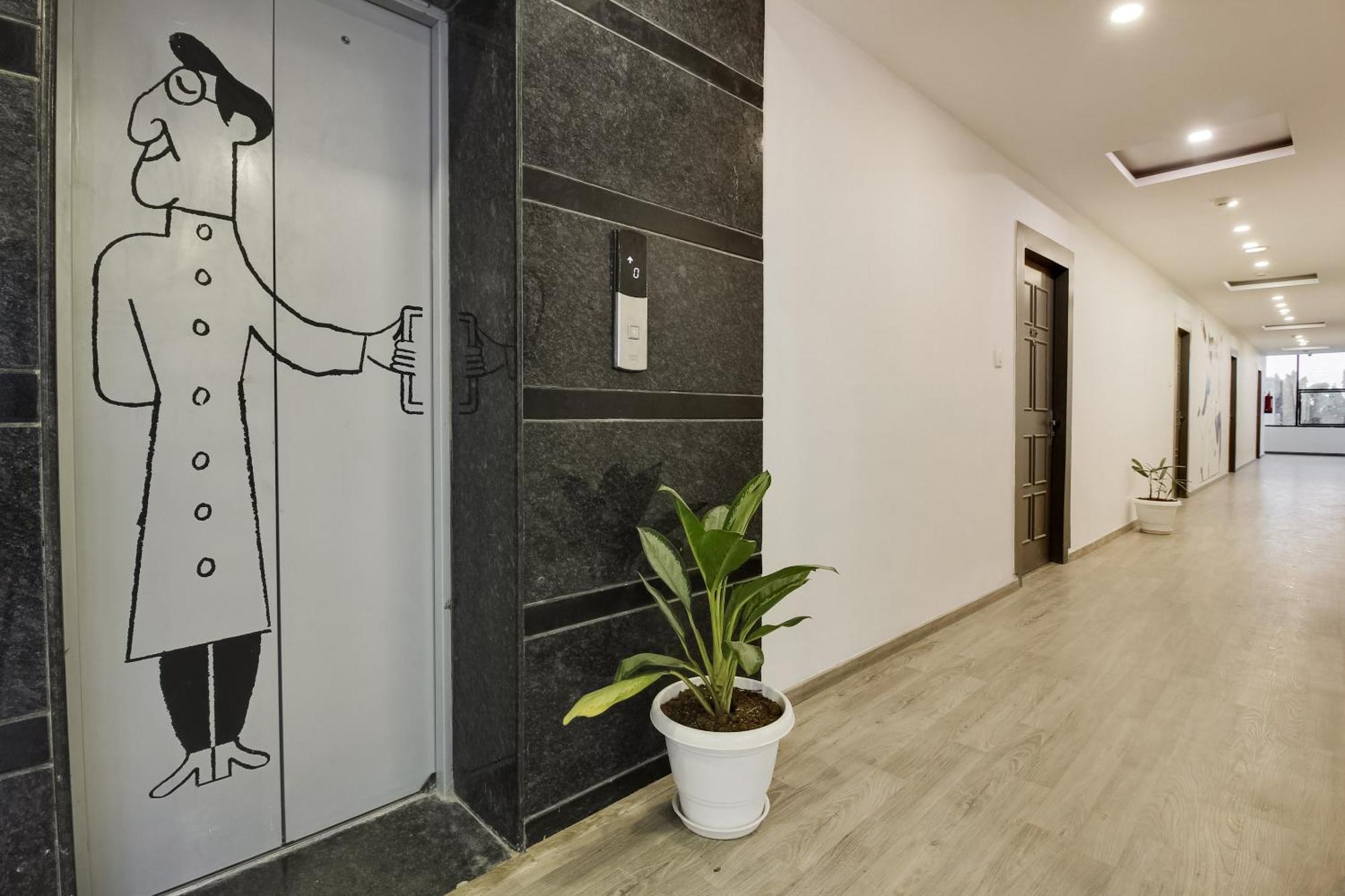 Super Townhouse 359 Begumpet Near Hotel 4*
