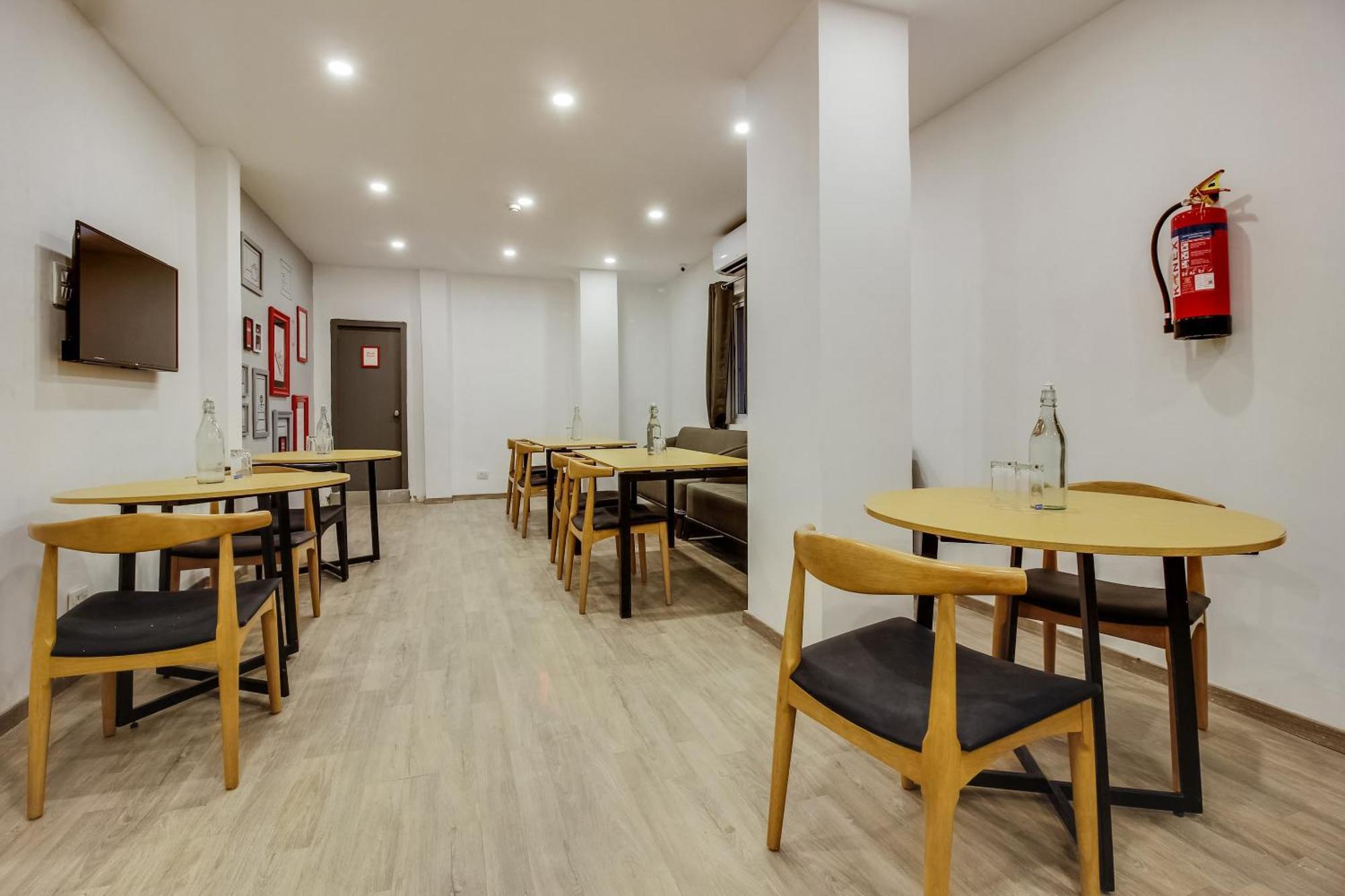 Super Townhouse 359 Begumpet Near 4*