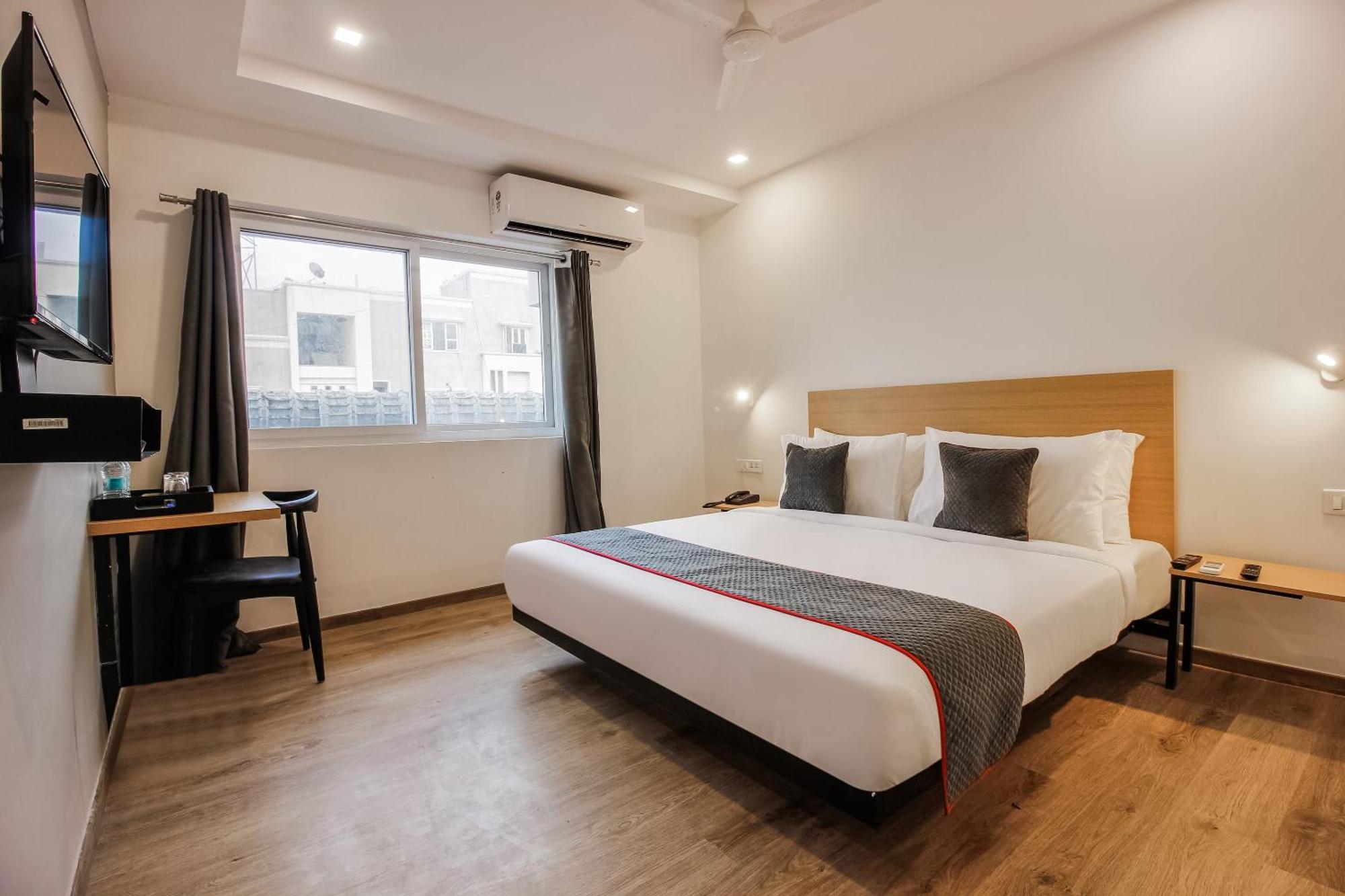 Super Townhouse 359 Begumpet Near