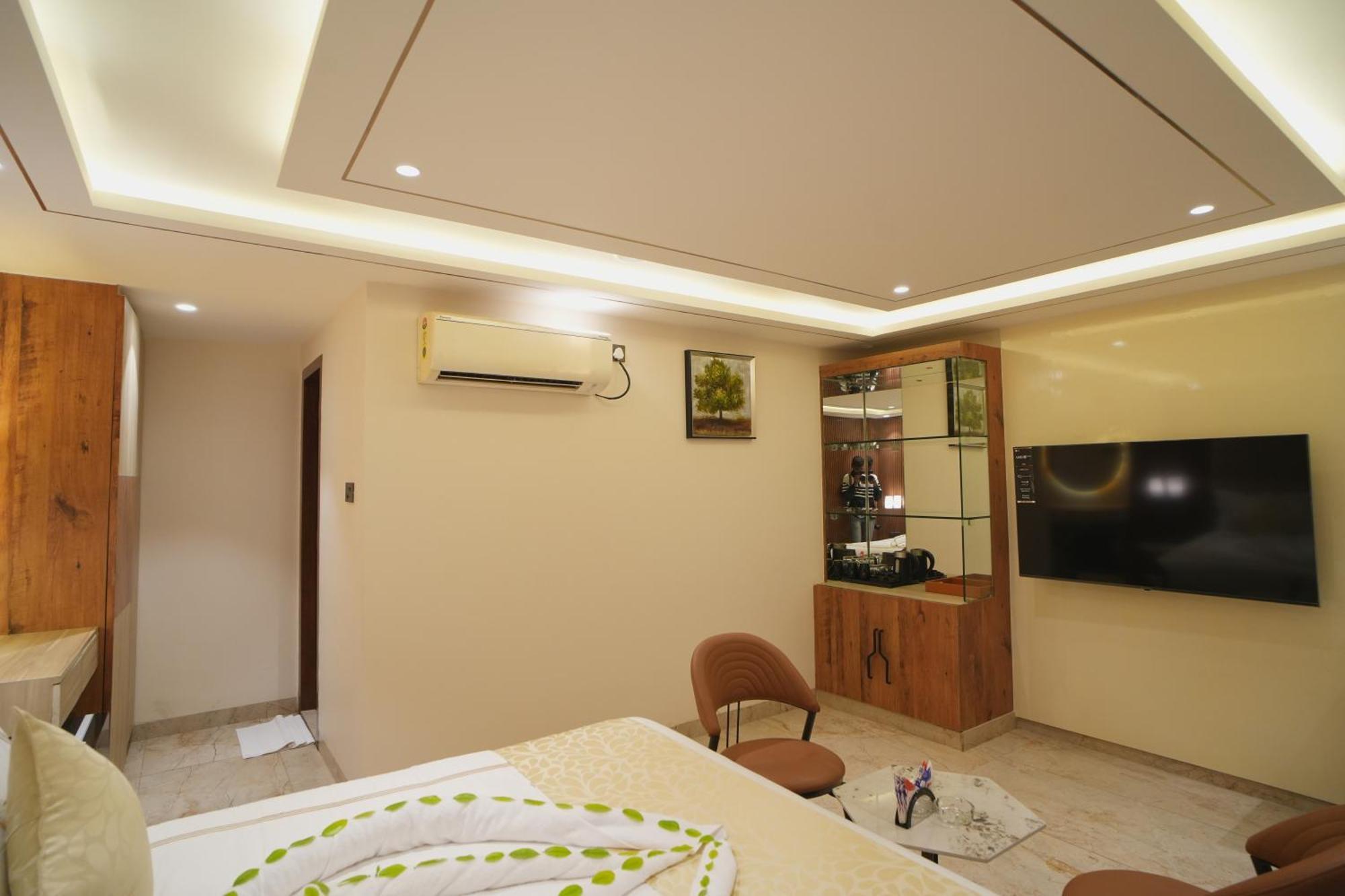 Oriva Vinflora Residency - Nr Lv Prasad Hospital, Banjara Hills Hotel Hyderabad