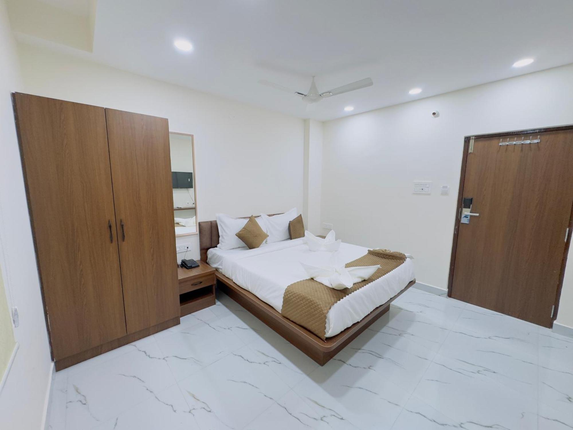 Hotel Apex Airport 3*