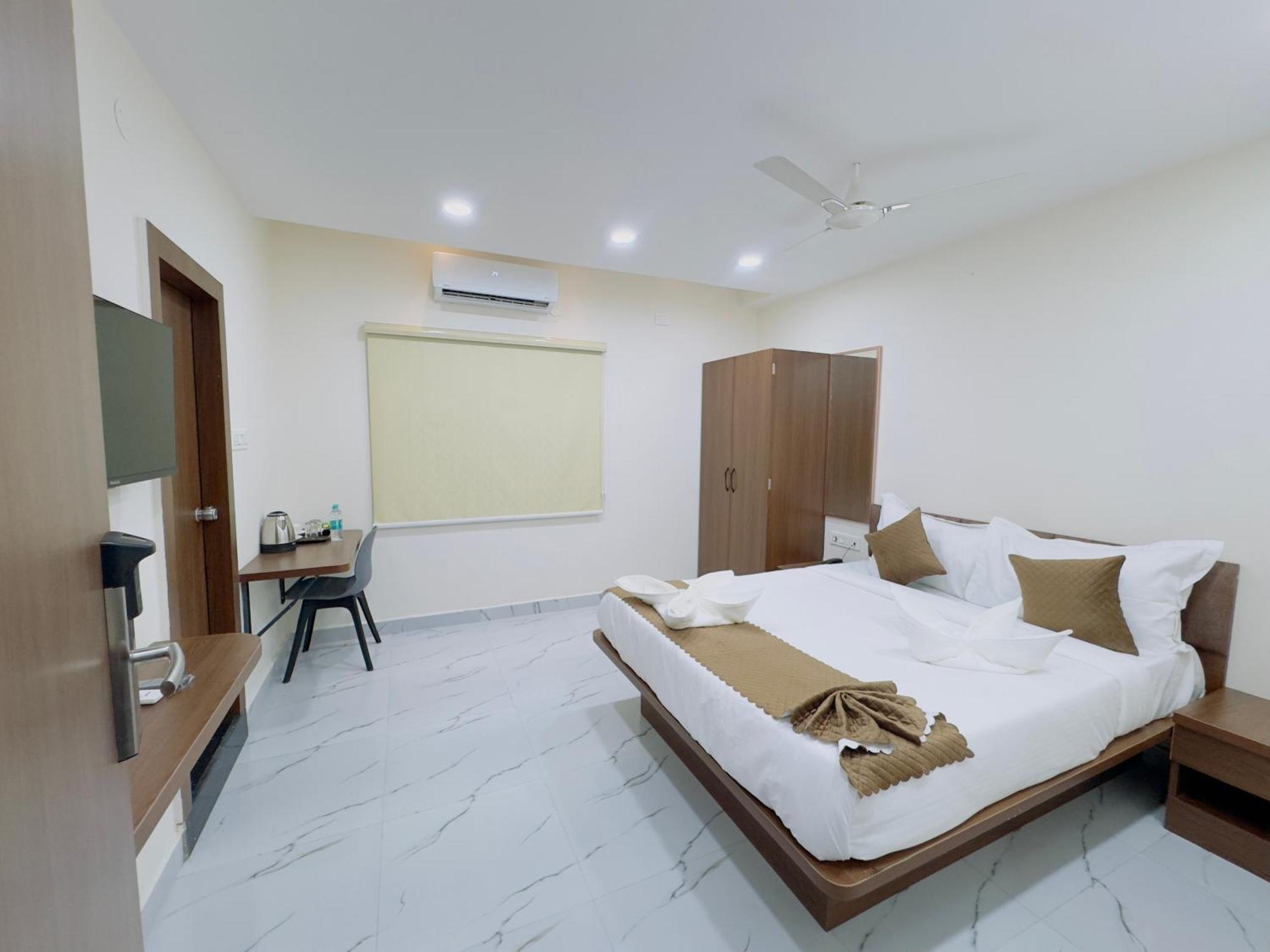 Hotel Apex Airport 3*
