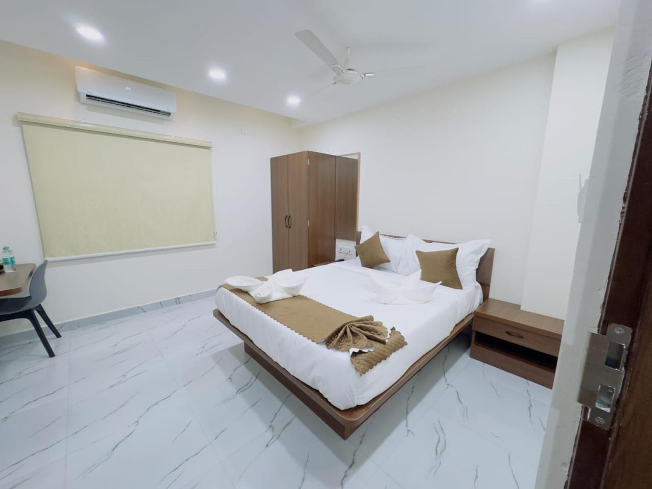 Apex Airport Hotel 3*