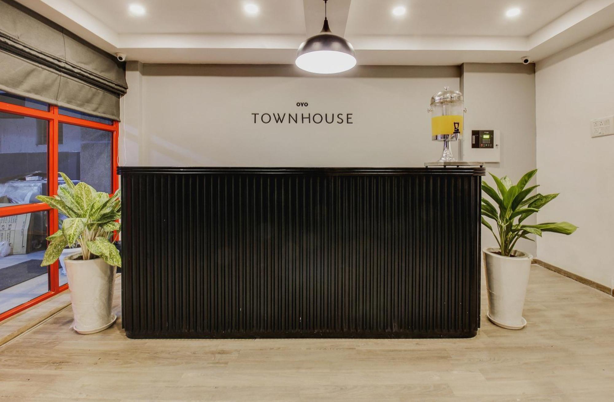 Super Townhouse 359 Begumpet Near Hotel