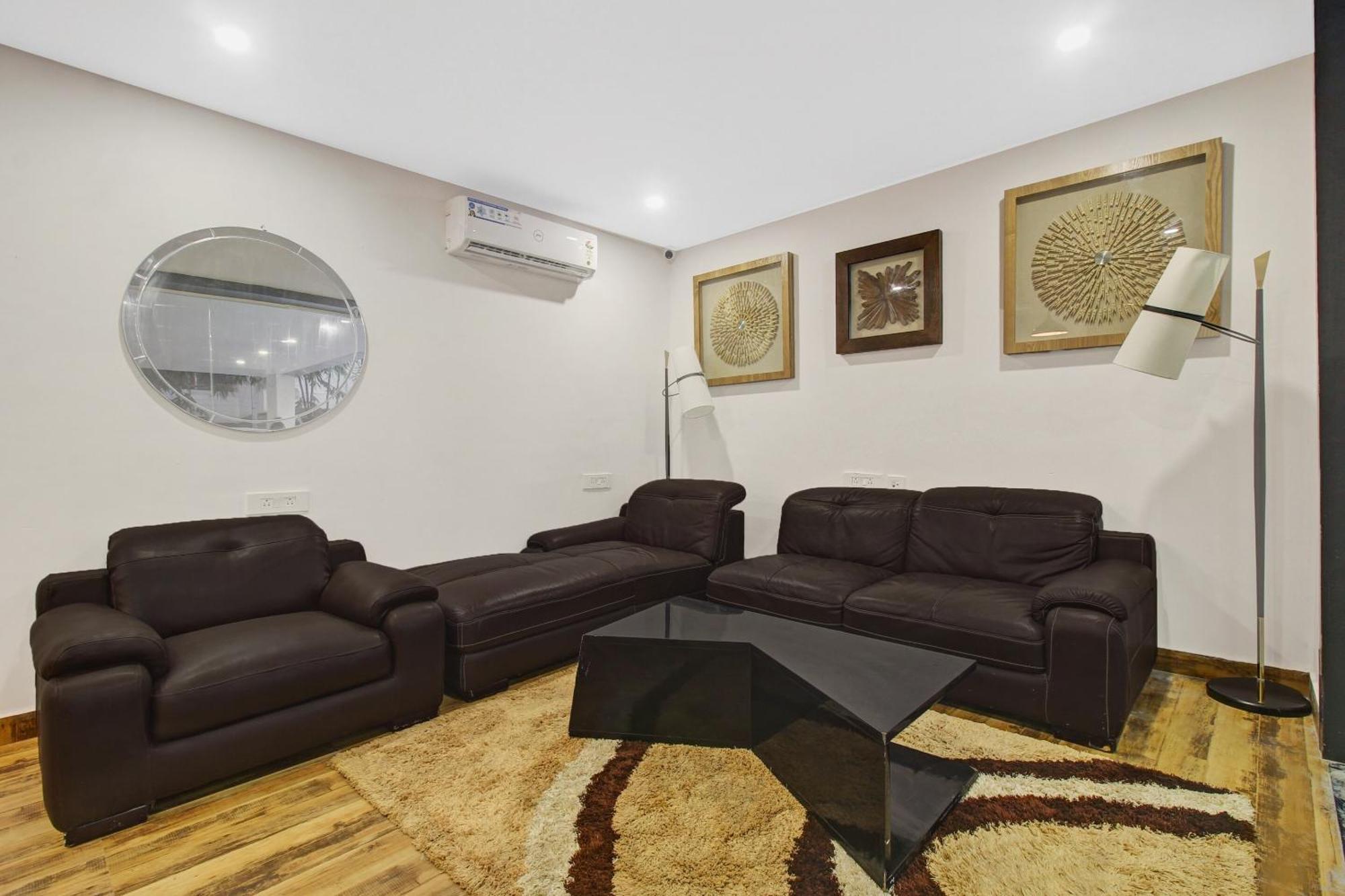 Super Townhouse Oak Hitec Near Image Hospital 4* Hyderabad