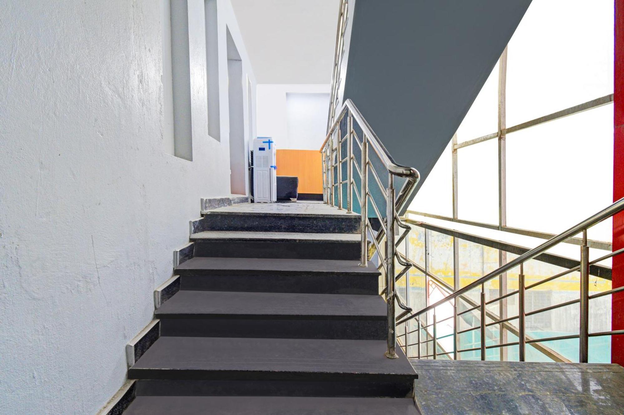 Hotel Super Collection O Medipally *