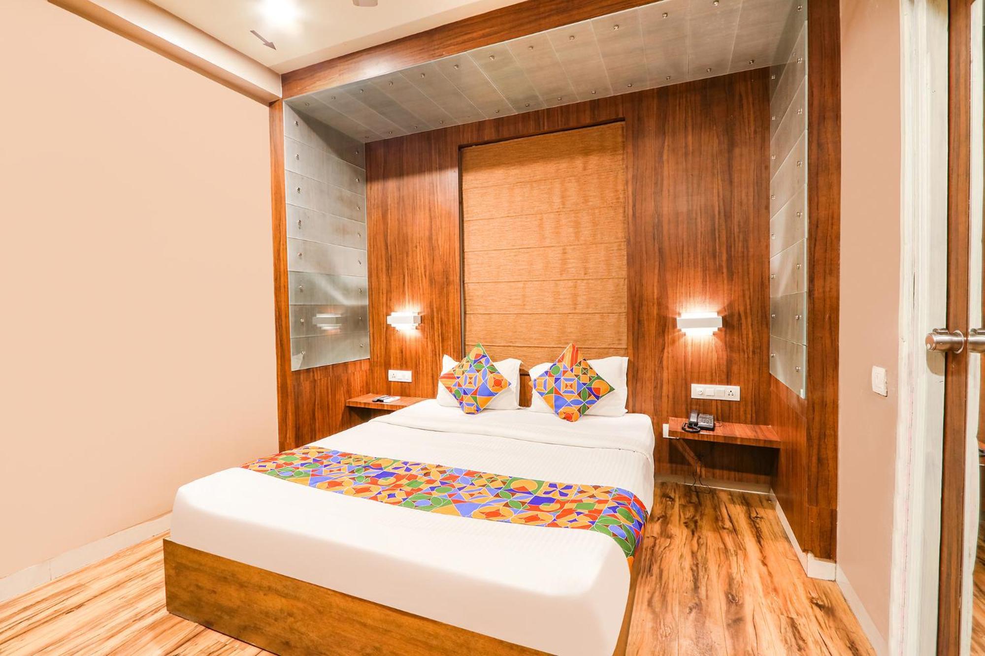 Fabhotel Arastu Plaza - Nr Nampally Railway Station Hotel 3*