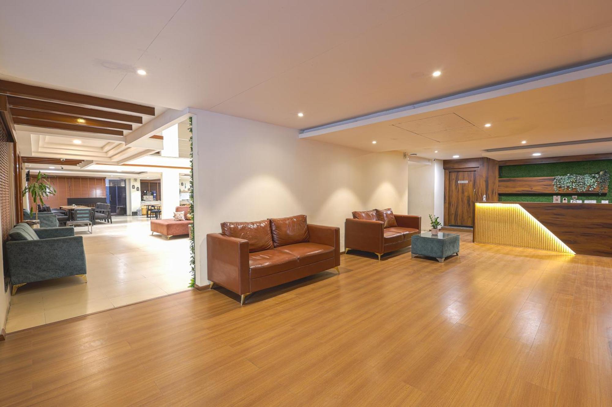 Monday Hitec Hotel 3*