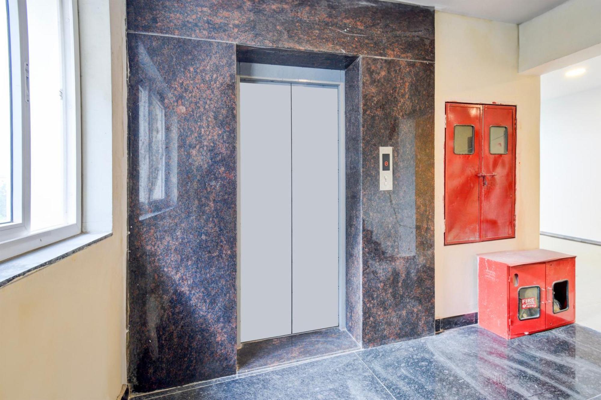 Super Srh Luxury Near Rail Nilayam, Ncl.