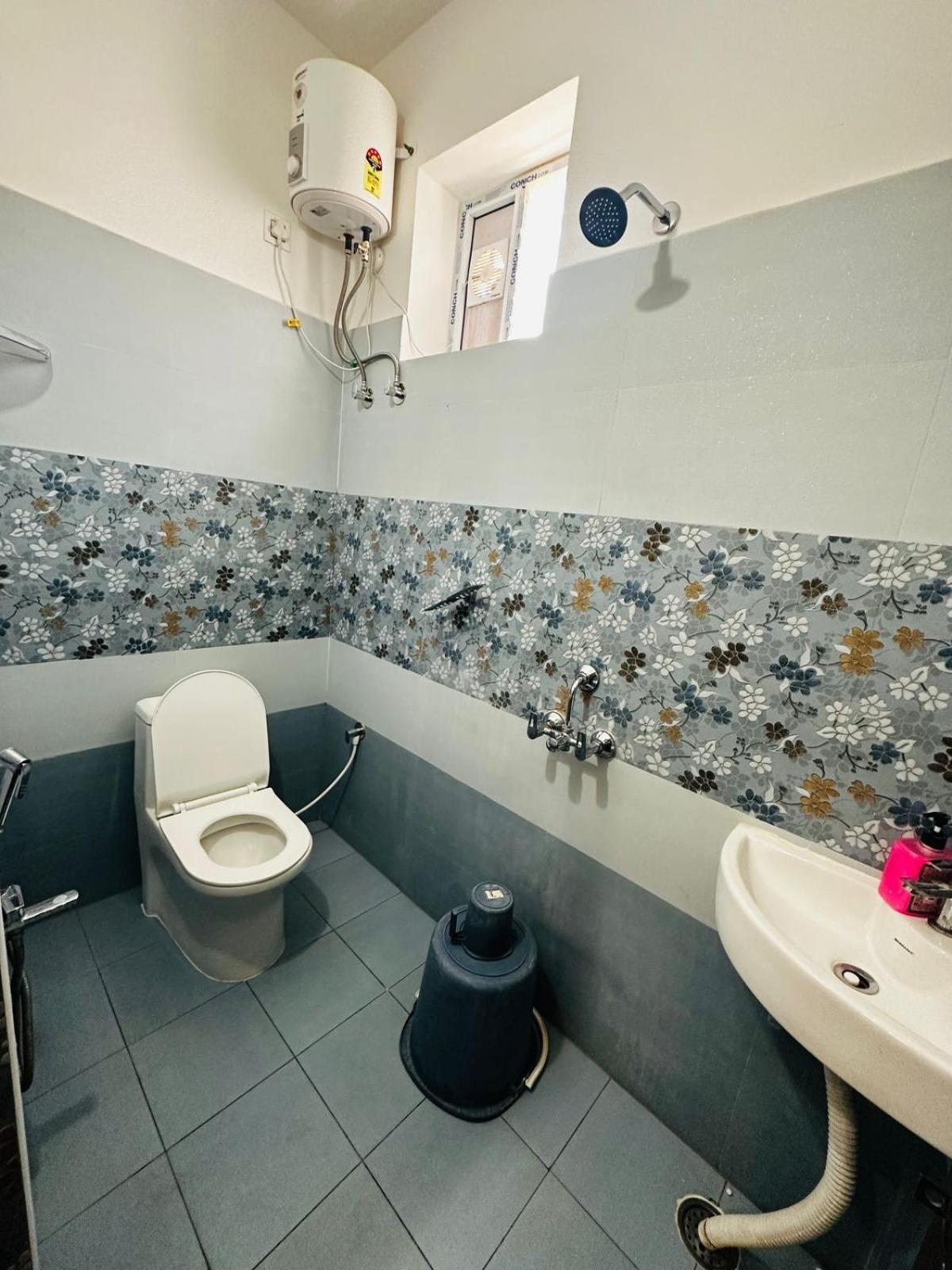 3bhk Fully Furnished In Kphb Phase 15 *