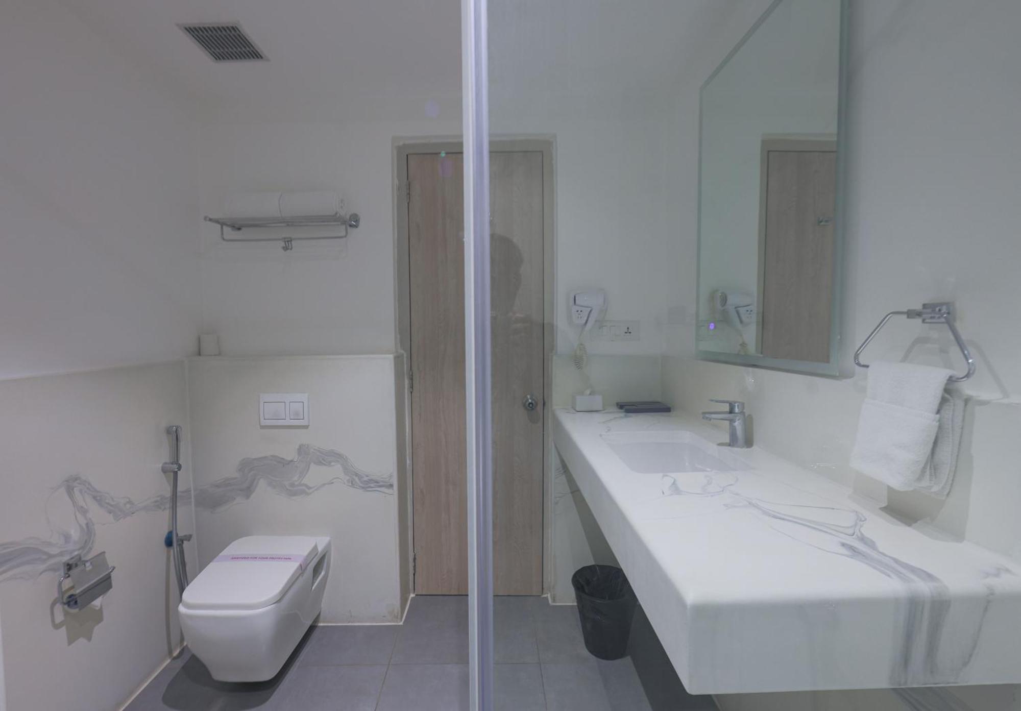 Deccan Serai Grande, Gachibowli, Hotel