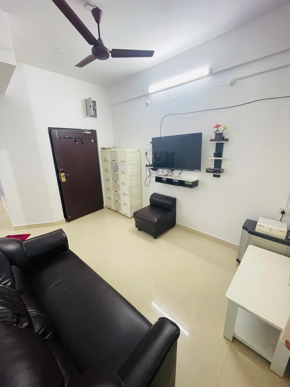 Luxurious 3 Bedroom Flat Near Airport