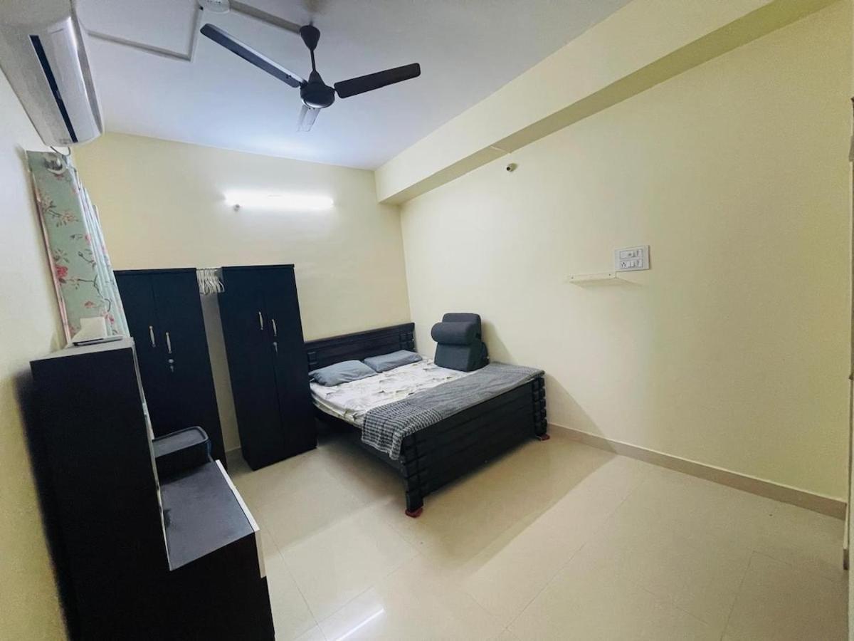 Luxurious 3 Bedroom Flat Near Airport Apartment