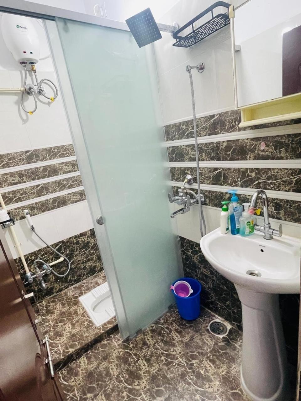 Apartment Luxurious 3 Bedroom Flat Near Airport *