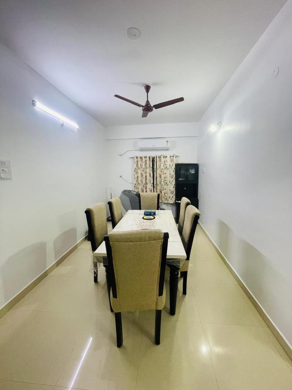 Luxurious 3 Bedroom Flat Near Airport *