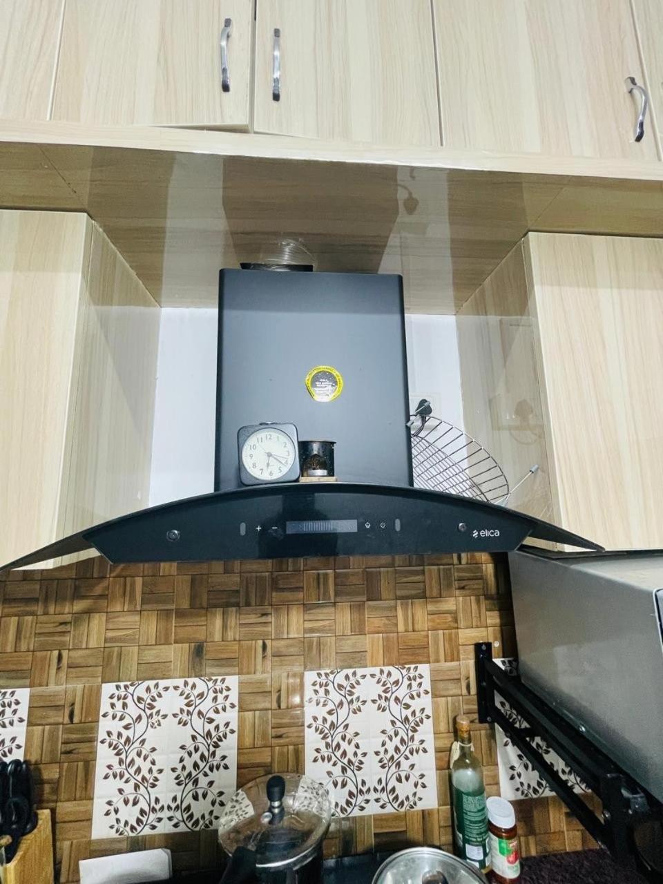 Luxurious 3 Bedroom Flat Near Airport Apartment *