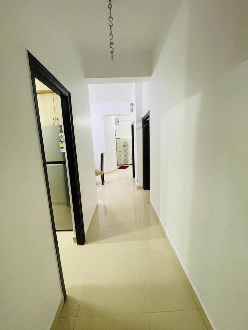 Luxurious 3 Bedroom Flat Near Airport *