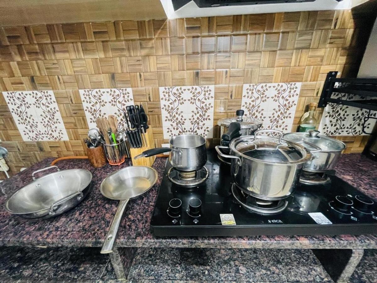 Apartment Luxurious 3 Bedroom Flat Near Airport *